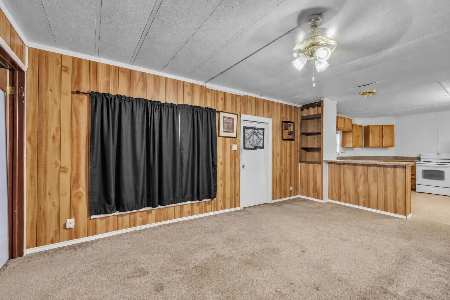 Mobile Home For Sale in Hood County , 4647 Lyndi Lane, Granbury, Texas 76049, 3 Bedroom, 2 Bathroom, 2 Garage spaces, 1,464 Sqft, built in 1982, mls#21404665, Real Estate Agent in Granbury, Homes For Sale in Hood county, Homes For Sale in Granbury, Realtor in Granbury Texas, Real Estate Brokerage Independent Realty Texas, Luminita Cordes Realtor