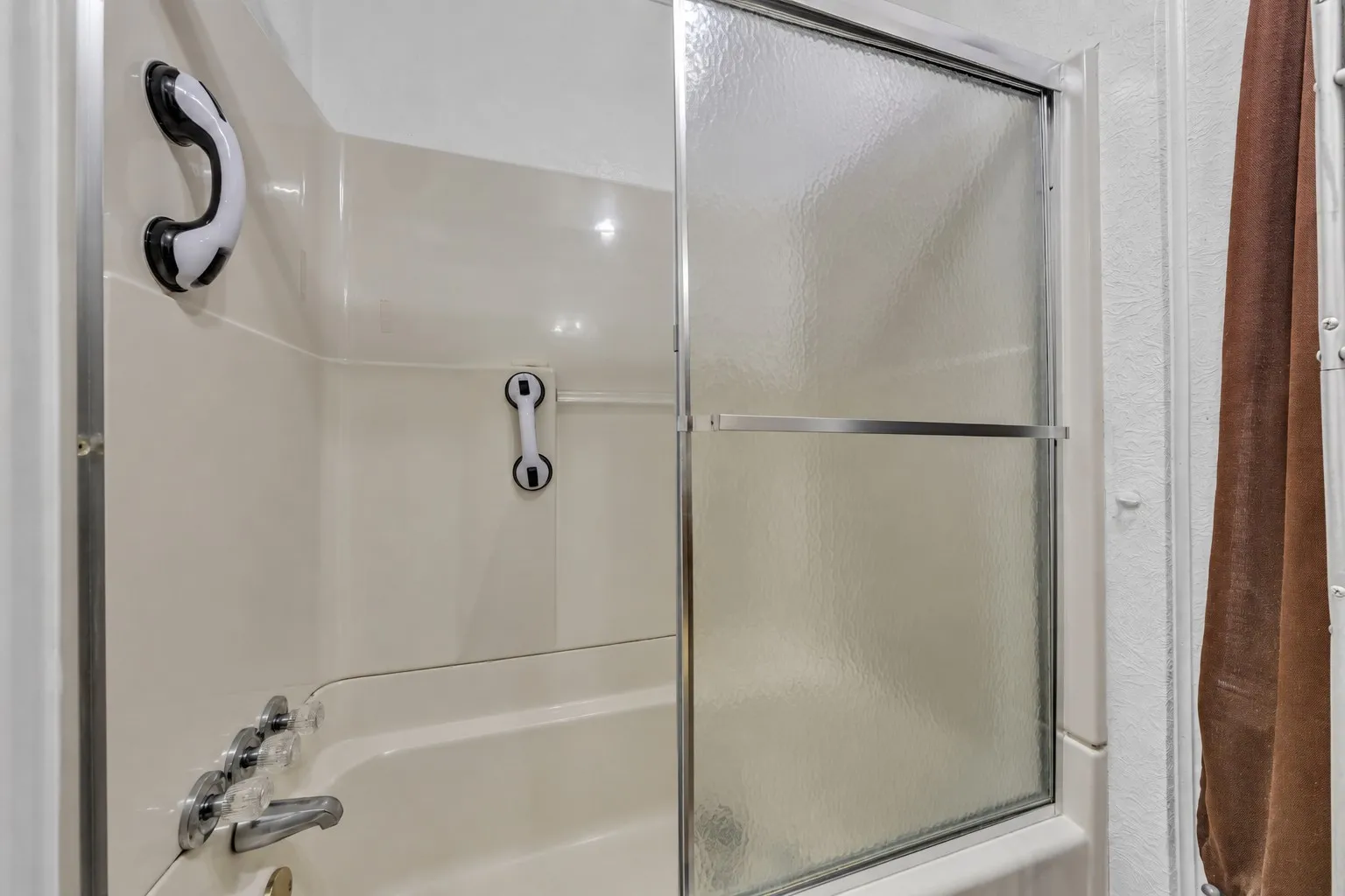 Mobile Home For Sale in Hood County , 4647 Lyndi Lane, Granbury, Texas 76049, 3 Bedroom, 2 Bathroom, 2 Garage spaces, 1,464 Sqft, built in 1982, mls#21404665, Real Estate Agent in Granbury, Homes For Sale in Hood county, Homes For Sale in Granbury, Realtor in Granbury Texas, Real Estate Brokerage Independent Realty Texas, Luminita Cordes Realtor