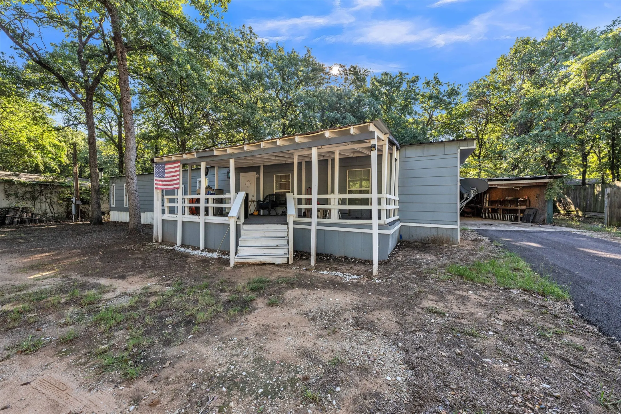 Mobile Home For Sale in Hood County , 4647 Lyndi Lane, Granbury, Texas 76049, 3 Bedroom, 2 Bathroom, 2 Garage spaces, 1,464 Sqft, built in 1982, mls#21404665, Real Estate Agent in Granbury, Homes For Sale in Hood county, Homes For Sale in Granbury, Realtor in Granbury Texas, Real Estate Brokerage Independent Realty Texas, Luminita Cordes Realtor