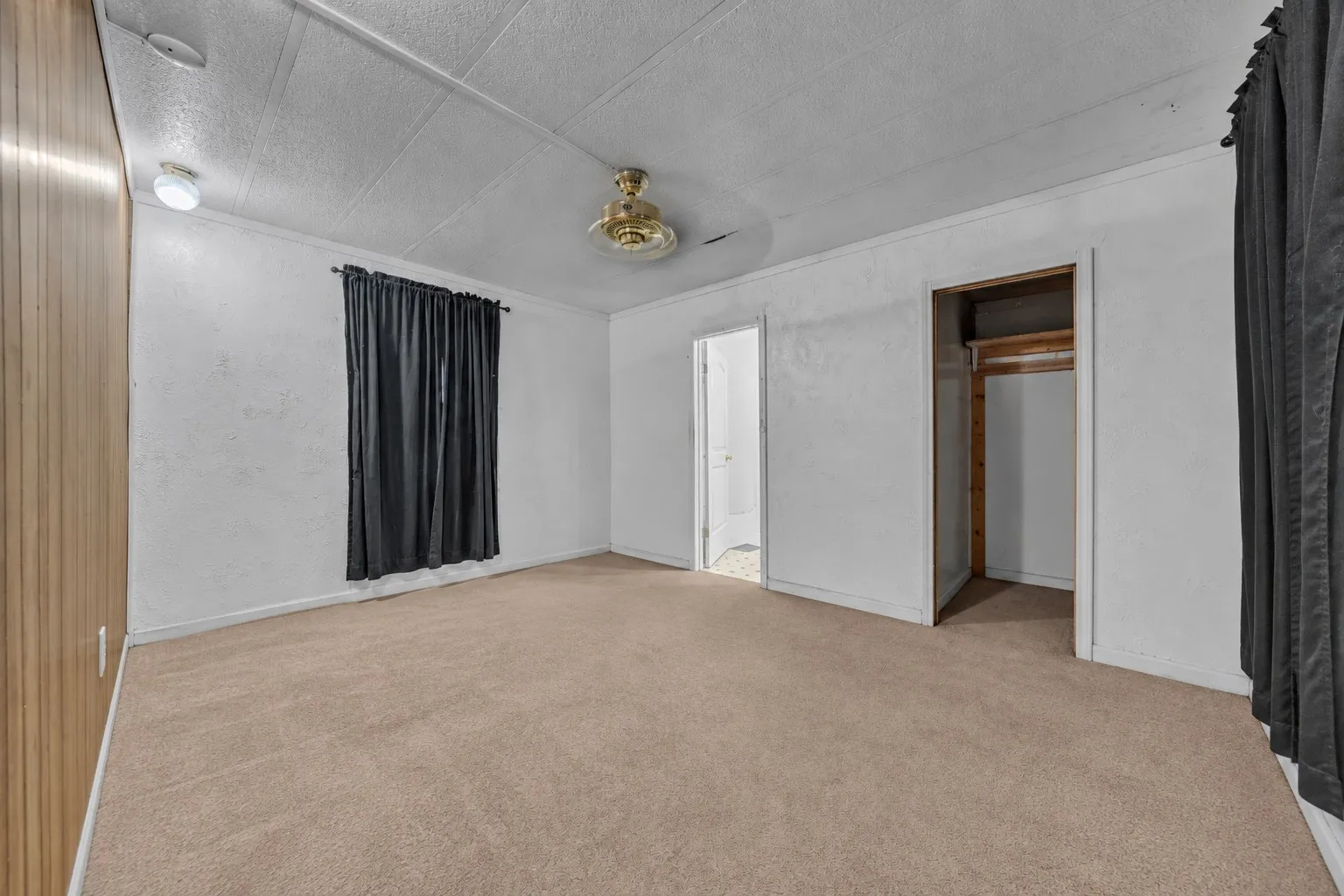 Mobile Home For Sale in Hood County , 4647 Lyndi Lane, Granbury, Texas 76049, 3 Bedroom, 2 Bathroom, 2 Garage spaces, 1,464 Sqft, built in 1982, mls#21404665, Real Estate Agent in Granbury, Homes For Sale in Hood county, Homes For Sale in Granbury, Realtor in Granbury Texas, Real Estate Brokerage Independent Realty Texas, Luminita Cordes Realtor