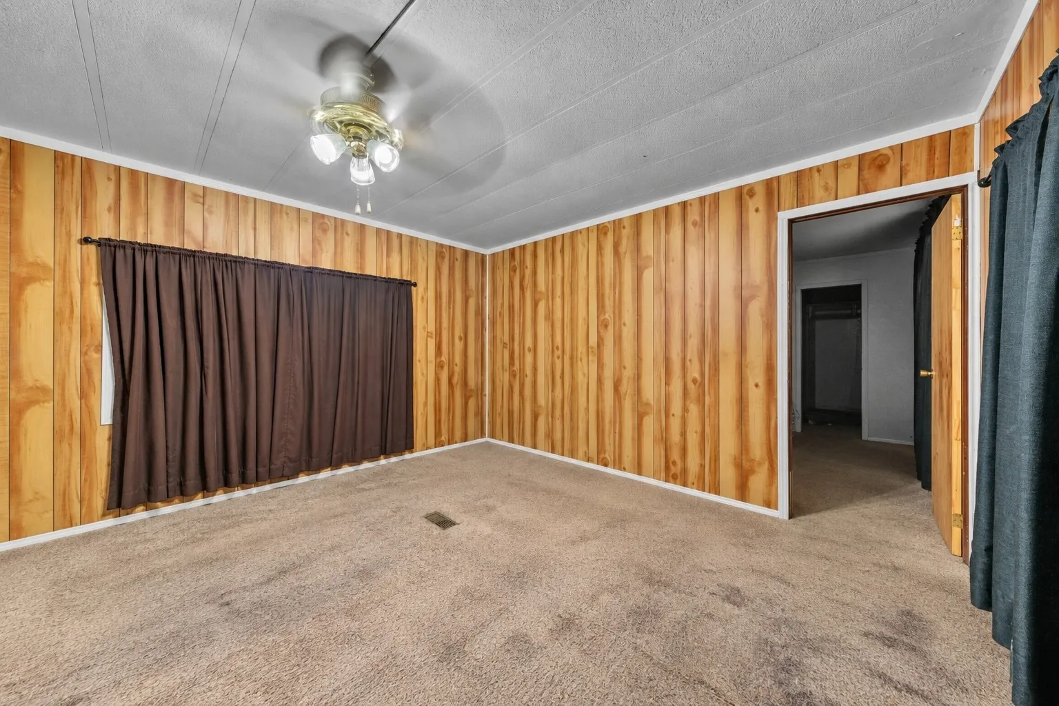 Mobile Home For Sale in Hood County , 4647 Lyndi Lane, Granbury, Texas 76049, 3 Bedroom, 2 Bathroom, 2 Garage spaces, 1,464 Sqft, built in 1982, mls#21404665, Real Estate Agent in Granbury, Homes For Sale in Hood county, Homes For Sale in Granbury, Realtor in Granbury Texas, Real Estate Brokerage Independent Realty Texas, Luminita Cordes Realtor