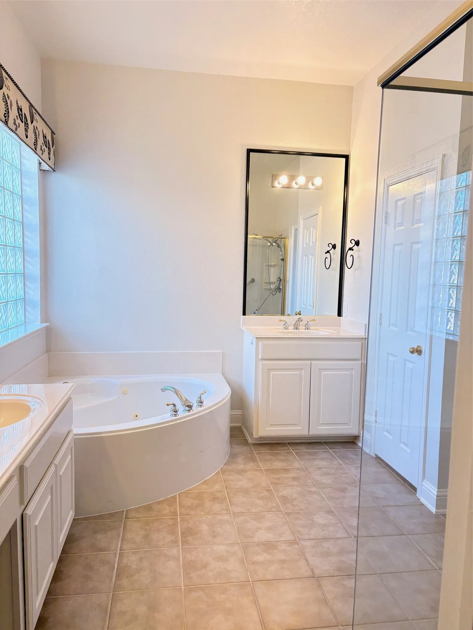 Single Family Residence For Rent in Denton County , 3412 Continental Drive, Frisco, Texas 75034, 5 Bedroom, 4 Bathroom, 3 Garage spaces, 3,573 Sqft, built in 2004, mls#21404603, Real Estate Agent in Frisco, Homes For Rent in Denton county, Homes For Rent in Frisco, Realtor in Frisco Texas, Real Estate Brokerage Independent Realty Texas, Luminita Cordes Realtor