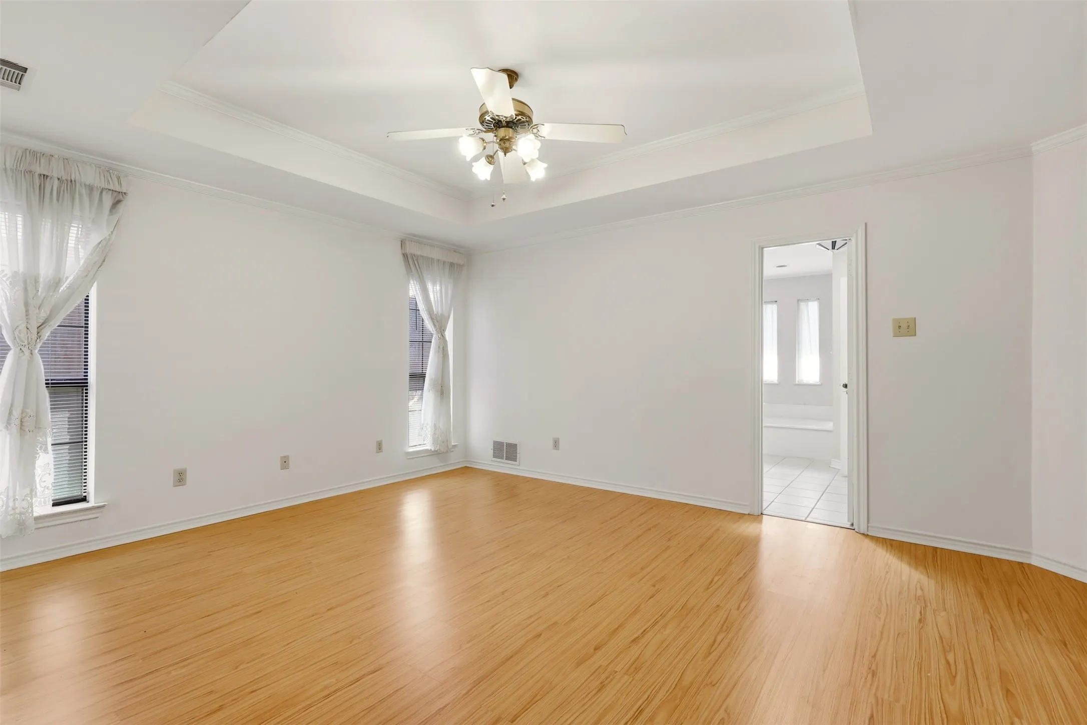 Tray ceiling with an overhead ceiling fan light fixture