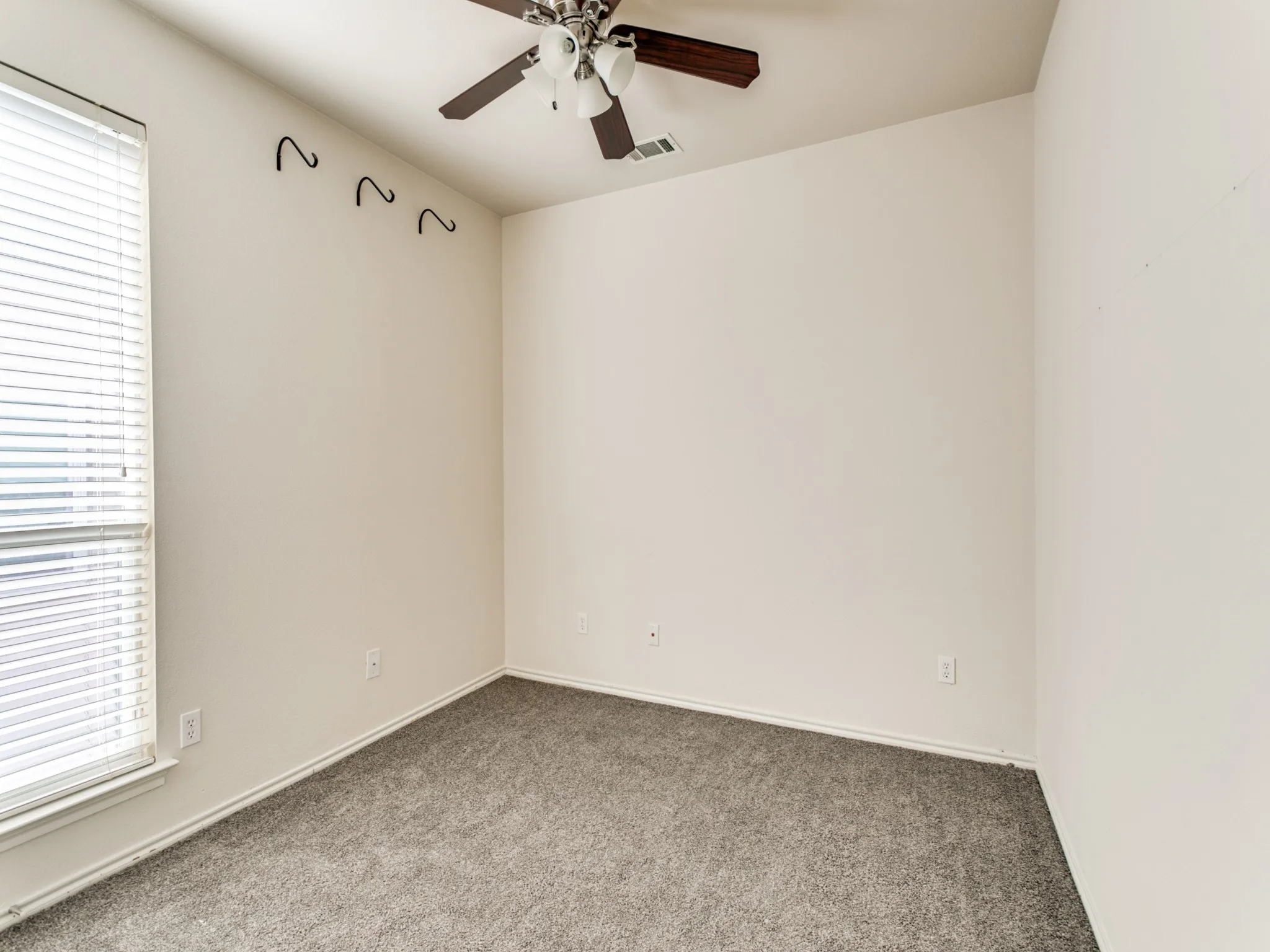 Single Family Residence For Rent in Tarrant County , 6357 Redeagle Creek Drive, Fort Worth, Texas 76179, 3 Bedroom, 2 Bathroom, 2 Garage spaces, 1,493 Sqft, built in 2005, mls#21395983, Real Estate Agent in Fort Worth, Homes For Rent in Tarrant county, Homes For Rent in Fort Worth, Realtor in Fort Worth Texas, Real Estate Brokerage Independent Realty Texas, Luminita Cordes Realtor