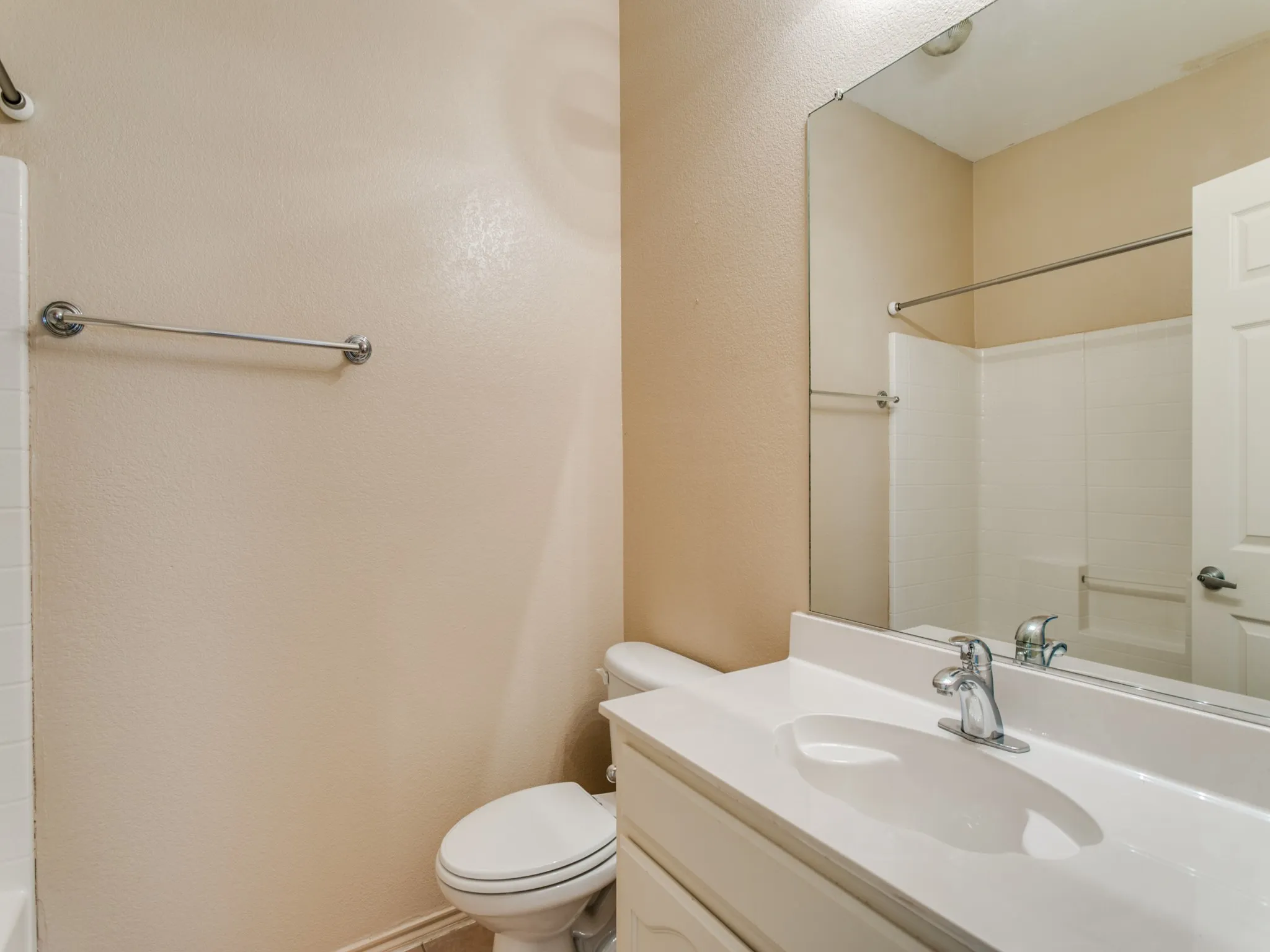 Single Family Residence For Rent in Tarrant County , 6357 Redeagle Creek Drive, Fort Worth, Texas 76179, 3 Bedroom, 2 Bathroom, 2 Garage spaces, 1,493 Sqft, built in 2005, mls#21395983, Real Estate Agent in Fort Worth, Homes For Rent in Tarrant county, Homes For Rent in Fort Worth, Realtor in Fort Worth Texas, Real Estate Brokerage Independent Realty Texas, Luminita Cordes Realtor