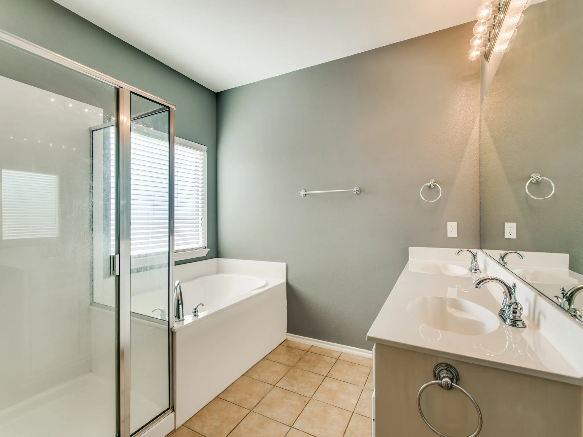 Single Family Residence For Rent in Tarrant County , 6357 Redeagle Creek Drive, Fort Worth, Texas 76179, 3 Bedroom, 2 Bathroom, 2 Garage spaces, 1,493 Sqft, built in 2005, mls#21395983, Real Estate Agent in Fort Worth, Homes For Rent in Tarrant county, Homes For Rent in Fort Worth, Realtor in Fort Worth Texas, Real Estate Brokerage Independent Realty Texas, Luminita Cordes Realtor