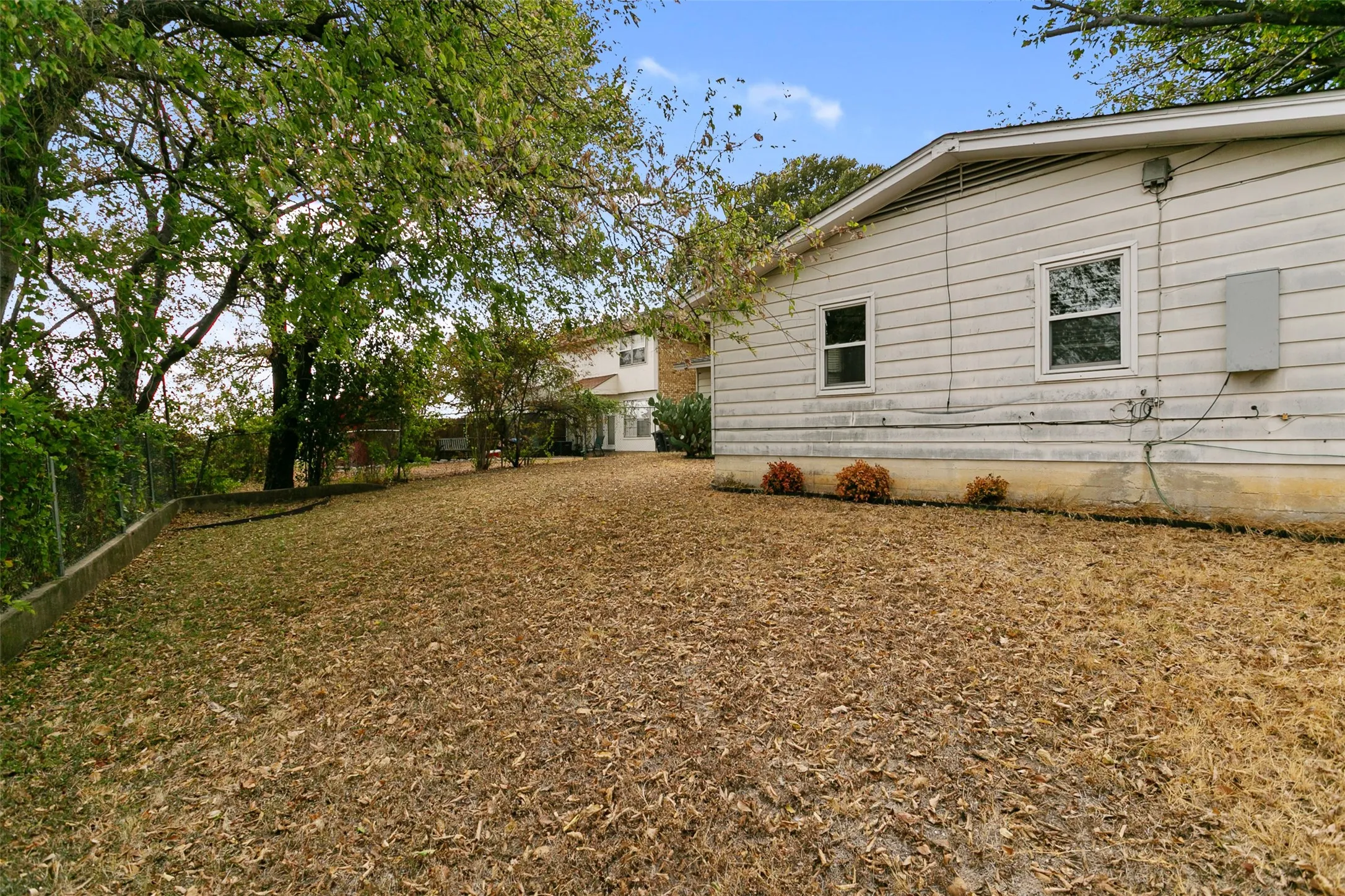 Single Family Residence For Sale in Tarrant County , 4617 Driskell Boulevard, Fort Worth, Texas 76107, 3 Bedroom, 2 Bathroom, 2 Garage spaces, 1,100 Sqft, built in 1958, mls#21404719, Real Estate Agent in Fort Worth, Homes For Sale in Tarrant county, Homes For Sale in Fort Worth, Realtor in Fort Worth Texas, Real Estate Brokerage Independent Realty Texas, Luminita Cordes Realtor