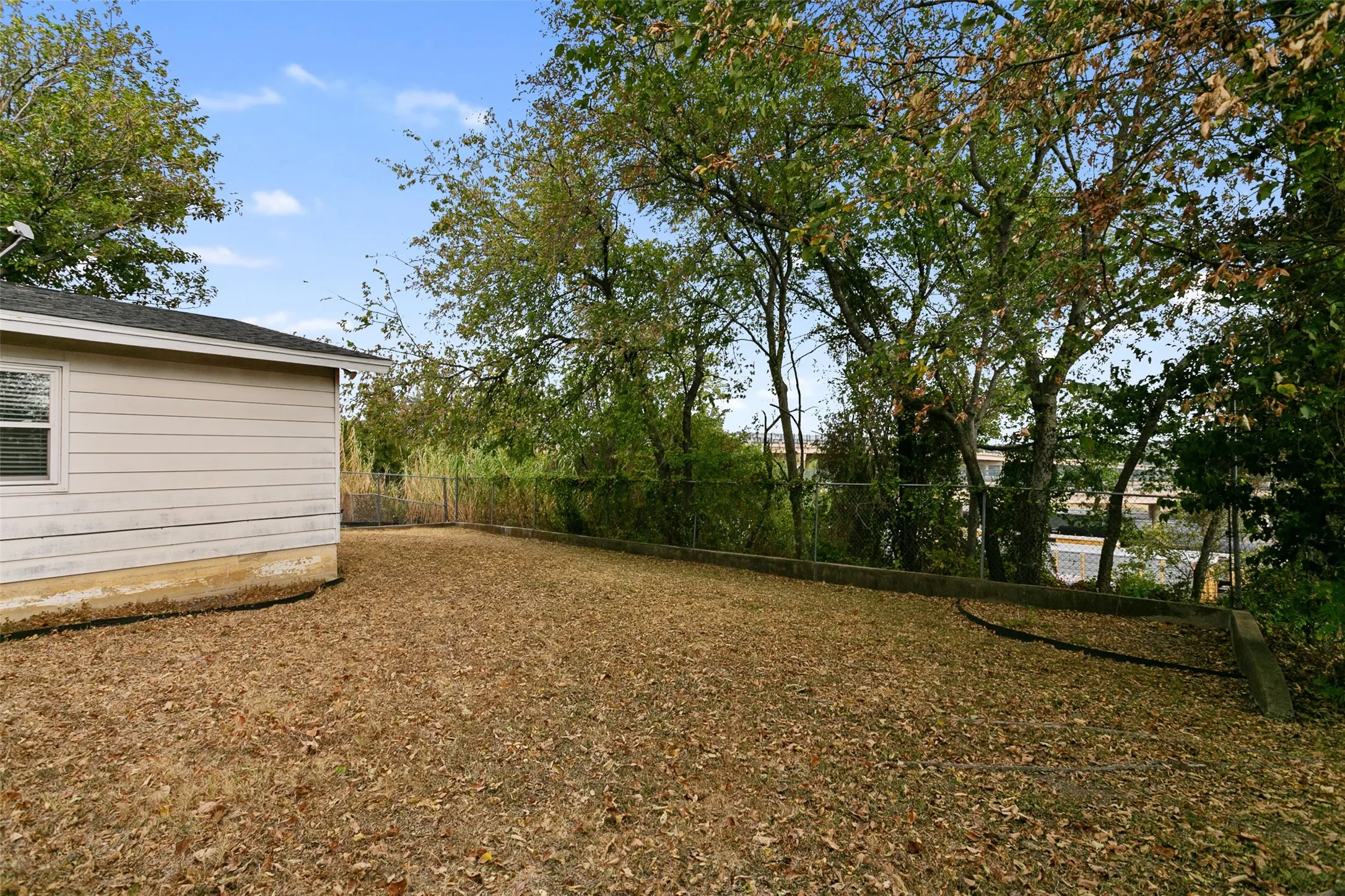 Single Family Residence For Sale in Tarrant County , 4617 Driskell Boulevard, Fort Worth, Texas 76107, 3 Bedroom, 2 Bathroom, 2 Garage spaces, 1,100 Sqft, built in 1958, mls#21404719, Real Estate Agent in Fort Worth, Homes For Sale in Tarrant county, Homes For Sale in Fort Worth, Realtor in Fort Worth Texas, Real Estate Brokerage Independent Realty Texas, Luminita Cordes Realtor