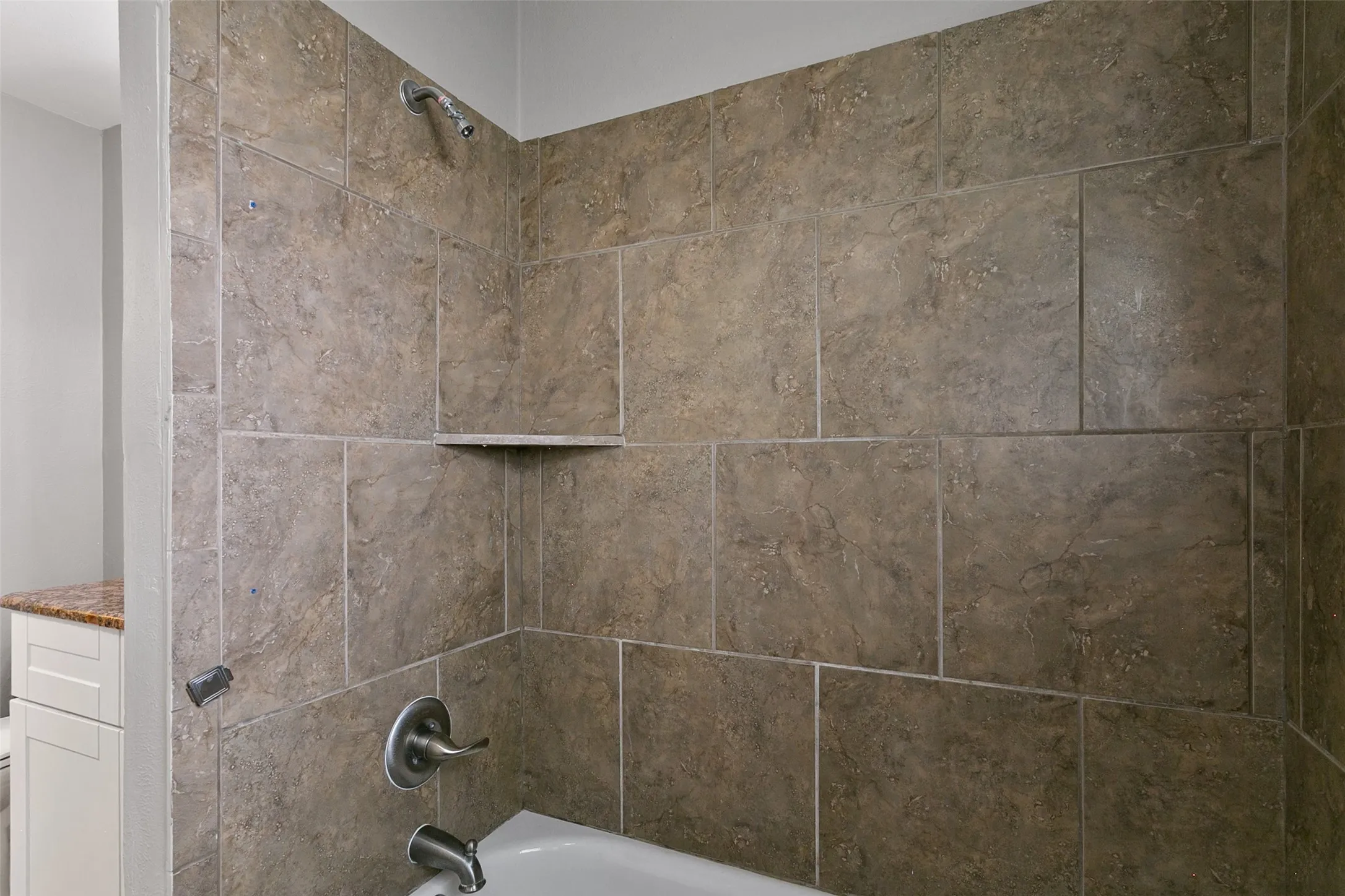 Single Family Residence For Sale in Tarrant County , 4617 Driskell Boulevard, Fort Worth, Texas 76107, 3 Bedroom, 2 Bathroom, 2 Garage spaces, 1,100 Sqft, built in 1958, mls#21404719, Real Estate Agent in Fort Worth, Homes For Sale in Tarrant county, Homes For Sale in Fort Worth, Realtor in Fort Worth Texas, Real Estate Brokerage Independent Realty Texas, Luminita Cordes Realtor