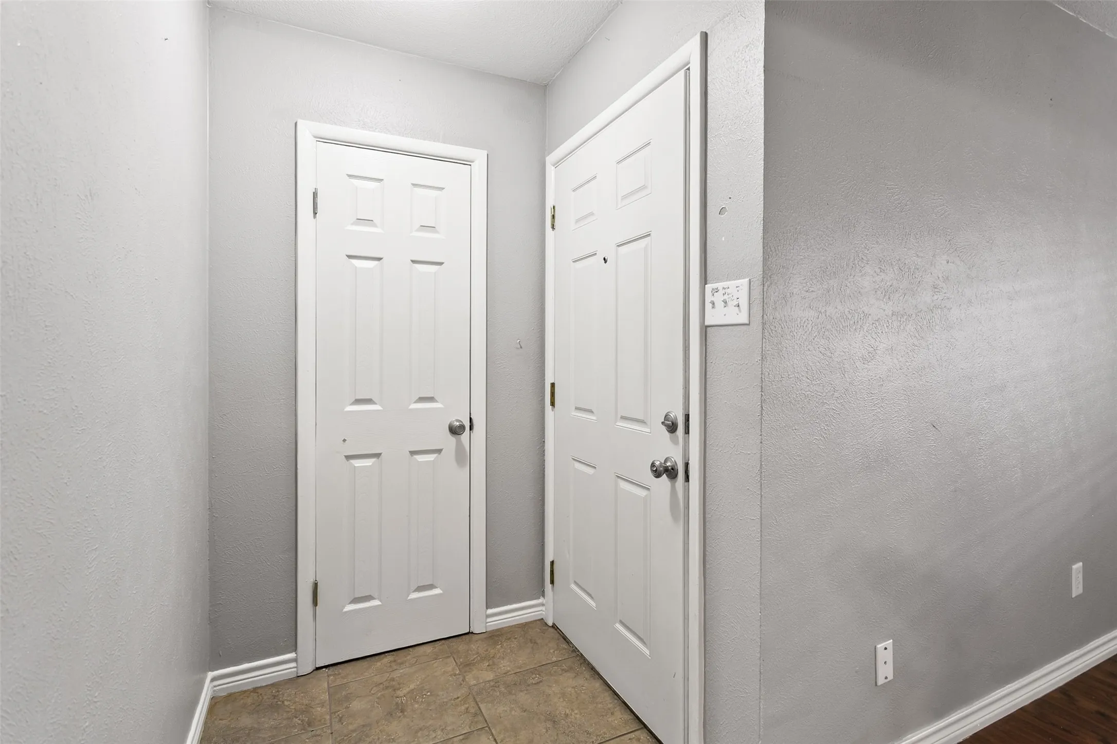 Single Family Residence For Sale in Tarrant County , 4617 Driskell Boulevard, Fort Worth, Texas 76107, 3 Bedroom, 2 Bathroom, 2 Garage spaces, 1,100 Sqft, built in 1958, mls#21404719, Real Estate Agent in Fort Worth, Homes For Sale in Tarrant county, Homes For Sale in Fort Worth, Realtor in Fort Worth Texas, Real Estate Brokerage Independent Realty Texas, Luminita Cordes Realtor