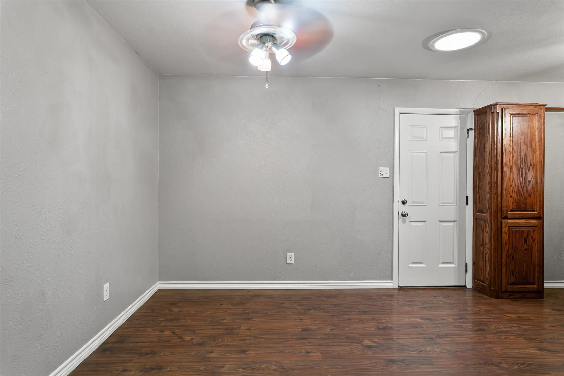 Single Family Residence For Sale in Tarrant County , 4617 Driskell Boulevard, Fort Worth, Texas 76107, 3 Bedroom, 2 Bathroom, 2 Garage spaces, 1,100 Sqft, built in 1958, mls#21404719, Real Estate Agent in Fort Worth, Homes For Sale in Tarrant county, Homes For Sale in Fort Worth, Realtor in Fort Worth Texas, Real Estate Brokerage Independent Realty Texas, Luminita Cordes Realtor
