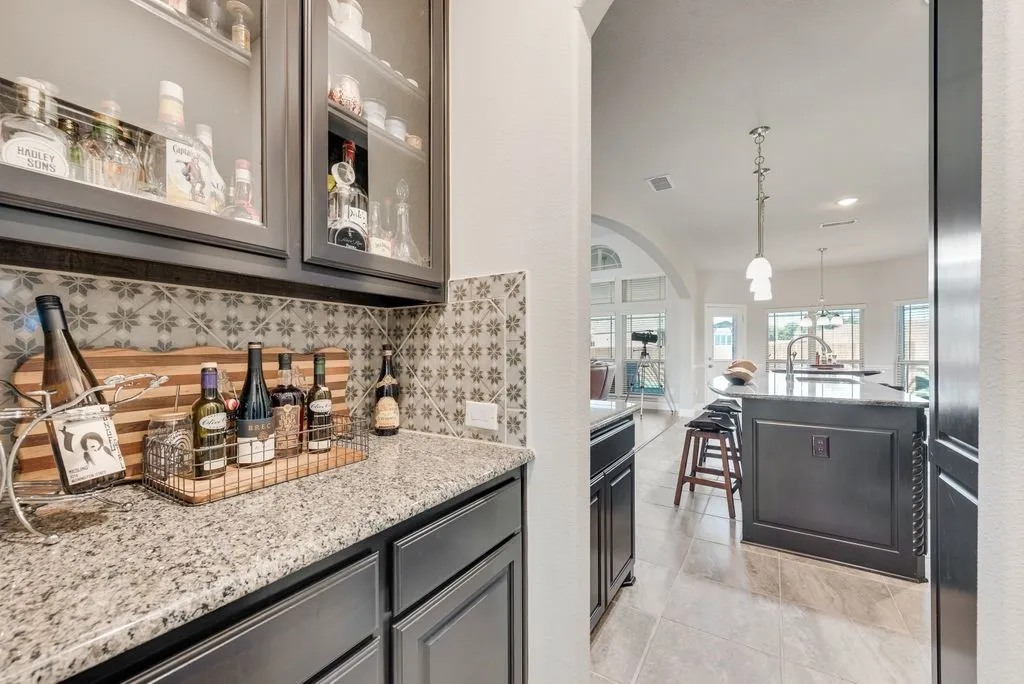 Single Family Residence For Sale in Ellis County , 2601 Maple Leaf Drive, Midlothian, Texas 76065, 4 Bedroom, 4 Bathroom, 3 Garage spaces, 3,971 Sqft, built in 2019, mls#21390281, Real Estate Agent in Midlothian, Homes For Sale in Ellis county, Homes For Sale in Midlothian, Realtor in Midlothian Texas, Real Estate Brokerage Independent Realty Texas, Luminita Cordes Realtor