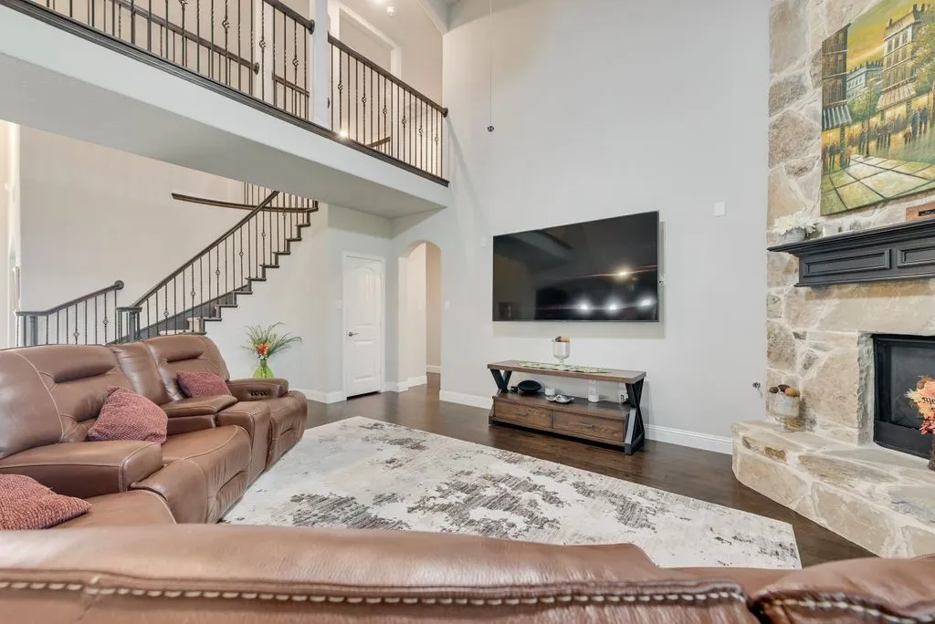 Single Family Residence For Sale in Ellis County , 2601 Maple Leaf Drive, Midlothian, Texas 76065, 4 Bedroom, 4 Bathroom, 3 Garage spaces, 3,971 Sqft, built in 2019, mls#21390281, Real Estate Agent in Midlothian, Homes For Sale in Ellis county, Homes For Sale in Midlothian, Realtor in Midlothian Texas, Real Estate Brokerage Independent Realty Texas, Luminita Cordes Realtor