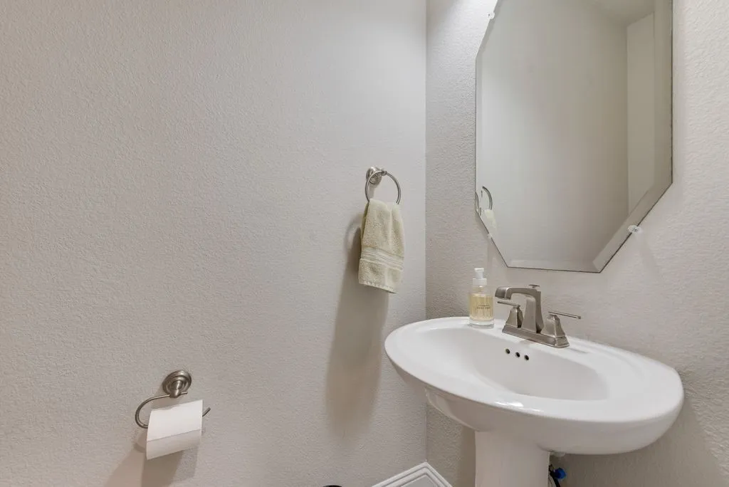 Single Family Residence For Sale in Ellis County , 2601 Maple Leaf Drive, Midlothian, Texas 76065, 4 Bedroom, 4 Bathroom, 3 Garage spaces, 3,971 Sqft, built in 2019, mls#21390281, Real Estate Agent in Midlothian, Homes For Sale in Ellis county, Homes For Sale in Midlothian, Realtor in Midlothian Texas, Real Estate Brokerage Independent Realty Texas, Luminita Cordes Realtor