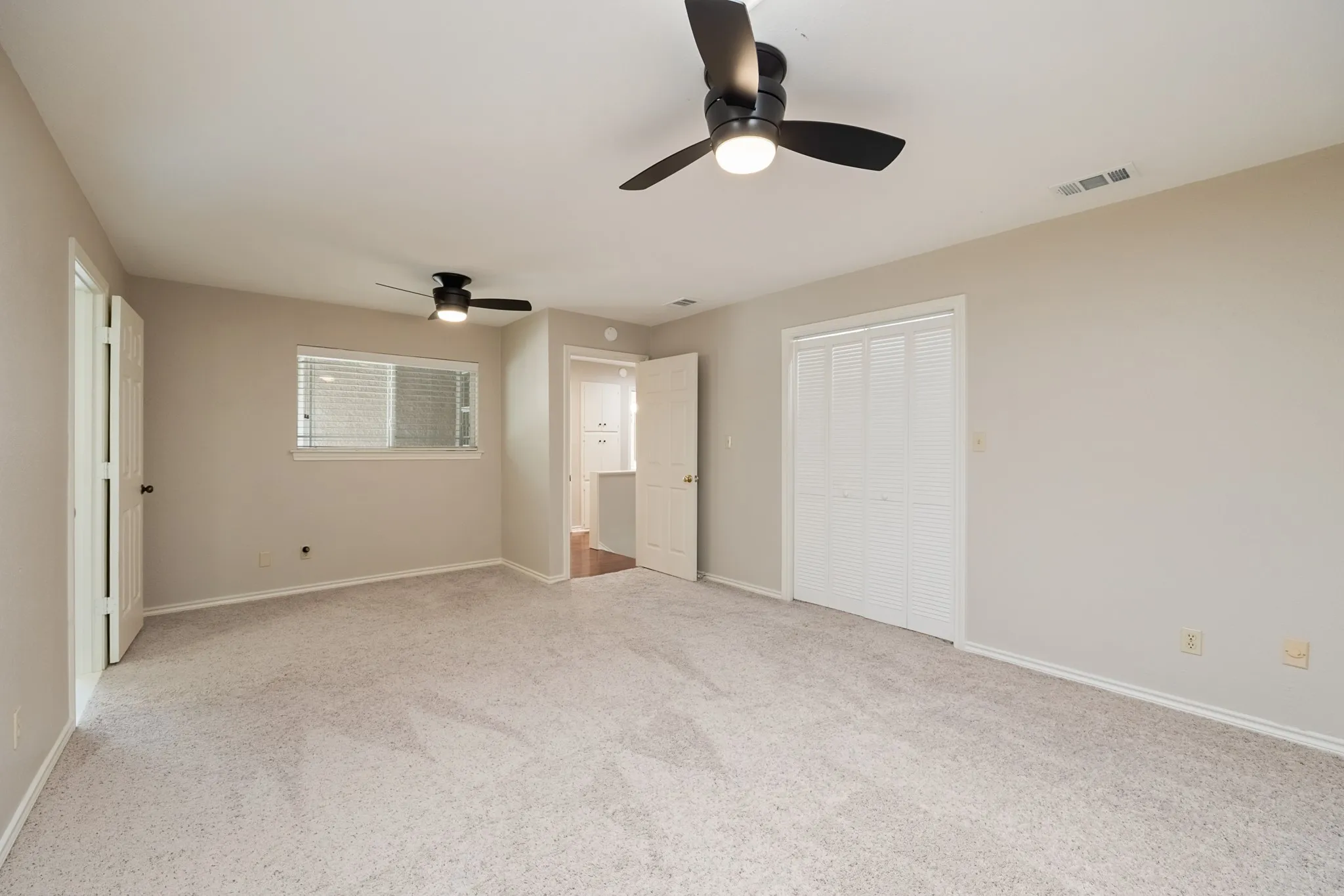 Townhouse For Rent in Rockwall County , 3326 Augusta Boulevard, Rockwall, Texas 75087, 4 Bedroom, 3 Bathroom, 2 Garage spaces, 2,480 Sqft, built in 1984, mls#21404733, Real Estate Agent in Rockwall, Homes For Rent in Rockwall county, Homes For Rent in Rockwall, Realtor in Rockwall Texas, Real Estate Brokerage Independent Realty Texas, Luminita Cordes Realtor