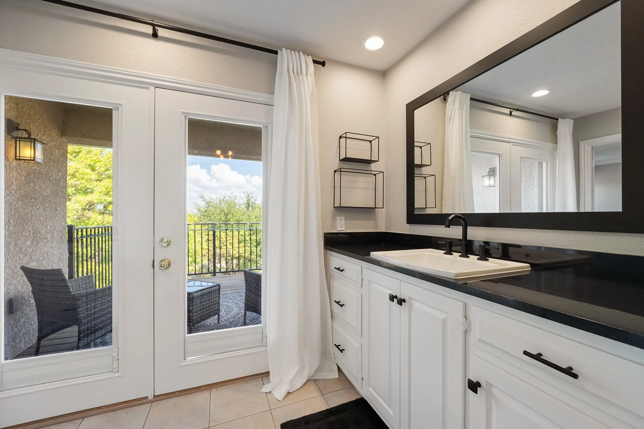 Townhouse For Rent in Rockwall County , 3326 Augusta Boulevard, Rockwall, Texas 75087, 4 Bedroom, 3 Bathroom, 2 Garage spaces, 2,480 Sqft, built in 1984, mls#21404733, Real Estate Agent in Rockwall, Homes For Rent in Rockwall county, Homes For Rent in Rockwall, Realtor in Rockwall Texas, Real Estate Brokerage Independent Realty Texas, Luminita Cordes Realtor