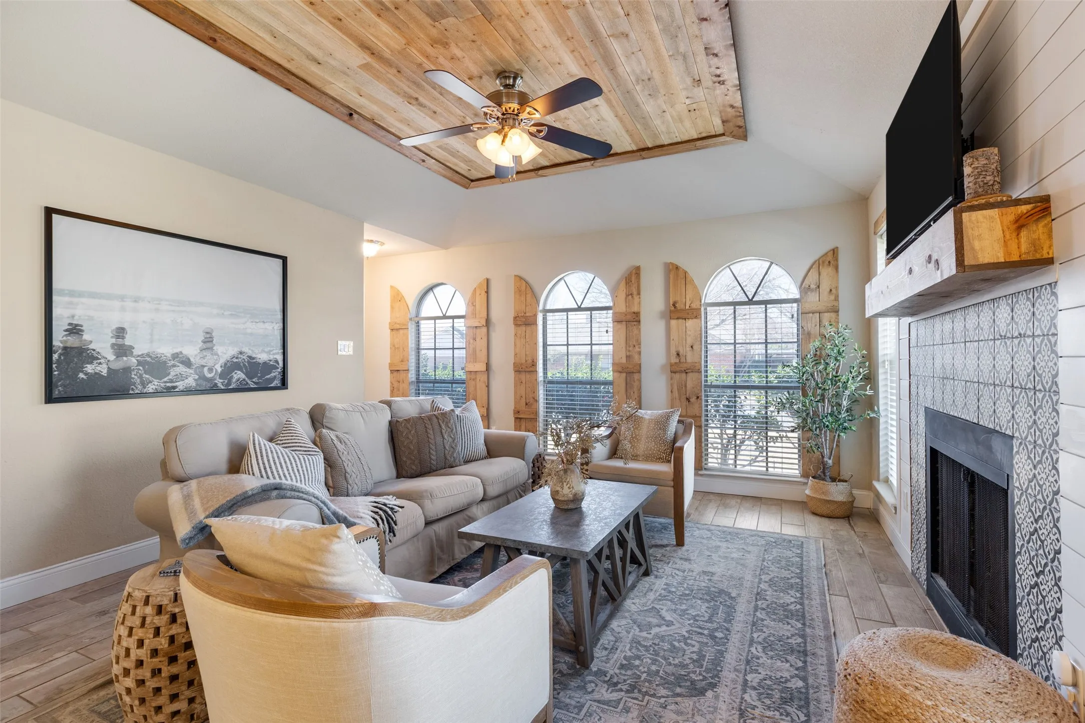 Single Family Residence For Sale in Tarrant County , 2918 Clover Lane, Euless, Texas 76039, 2 Bedroom, 1 Bathroom, Garage spaces, 990 Sqft, built in 1981, mls#21404435, Real Estate Agent in Euless, Homes For Sale in Tarrant county, Homes For Sale in Euless, Realtor in Euless Texas, Real Estate Brokerage Independent Realty Texas, Luminita Cordes Realtor