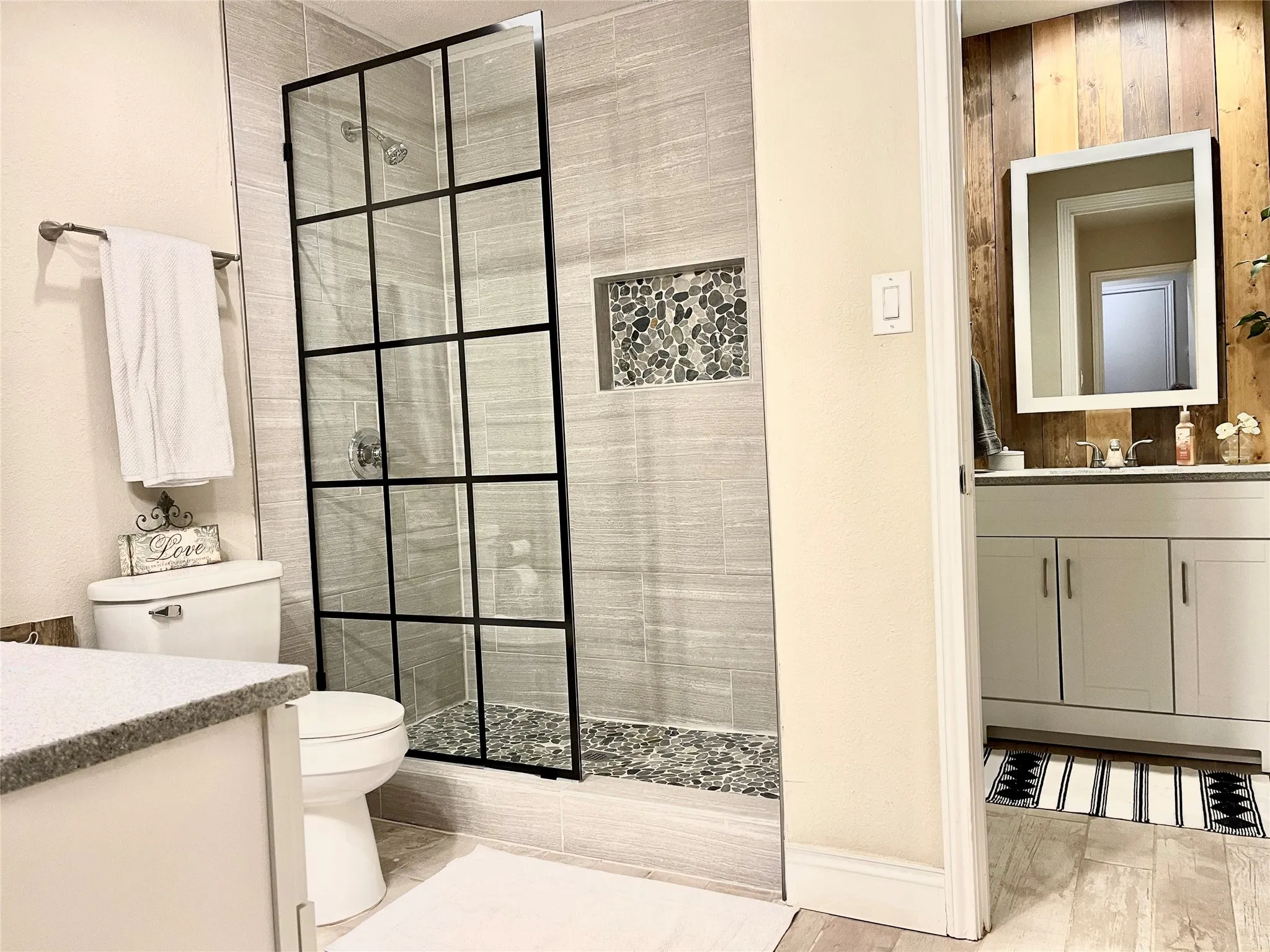 Single Family Residence For Sale in Tarrant County , 2918 Clover Lane, Euless, Texas 76039, 2 Bedroom, 1 Bathroom, Garage spaces, 990 Sqft, built in 1981, mls#21404435, Real Estate Agent in Euless, Homes For Sale in Tarrant county, Homes For Sale in Euless, Realtor in Euless Texas, Real Estate Brokerage Independent Realty Texas, Luminita Cordes Realtor
