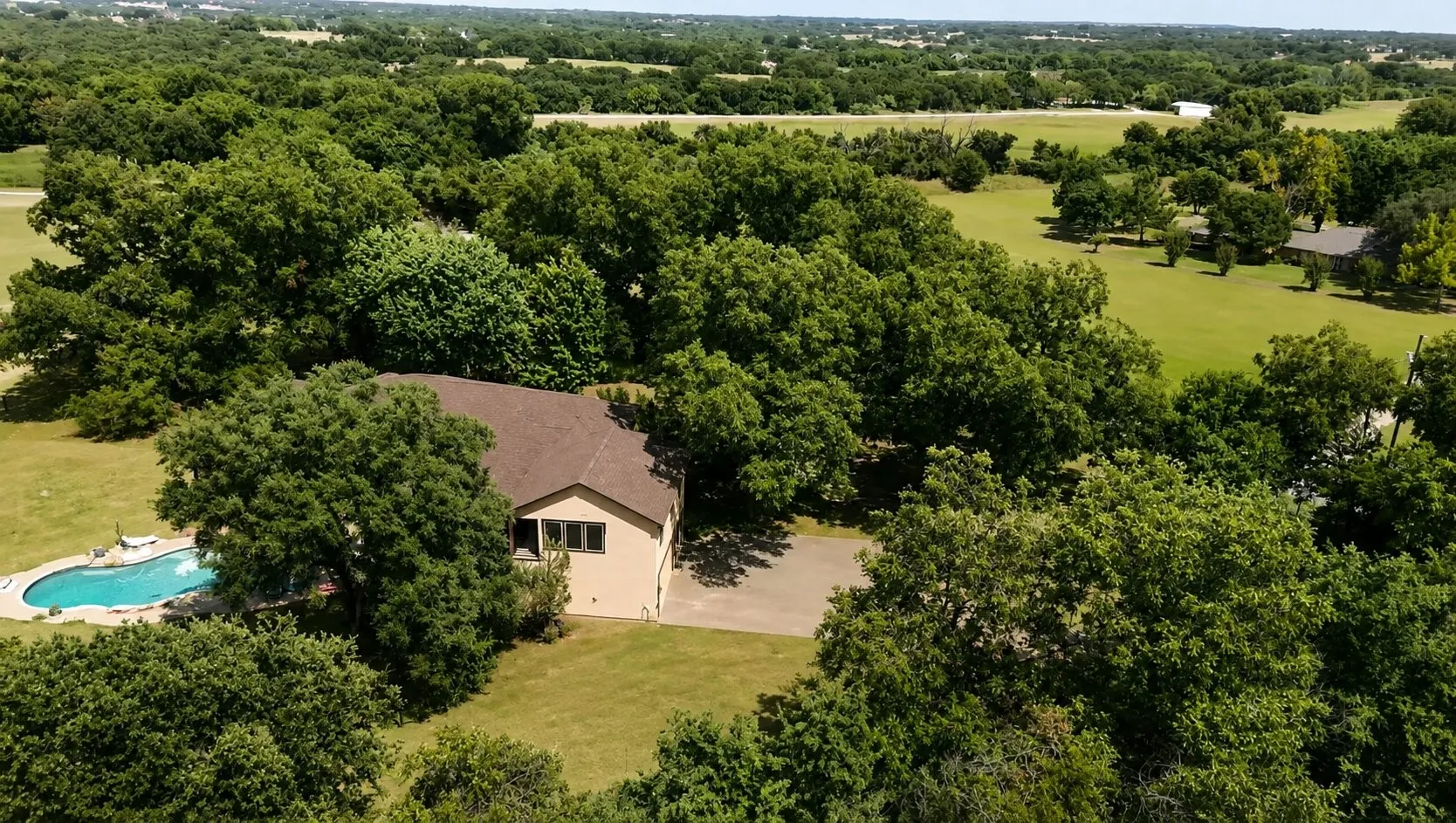 Single Family Residence For Sale in Parker County , 570 Harmony Circle, Weatherford, Texas 76087, 4 Bedroom, 4 Bathroom, 2 Garage spaces, 4,460 Sqft, built in 2006, mls#21404739, Real Estate Agent in Weatherford, Homes For Sale in Parker county, Homes For Sale in Weatherford, Realtor in Weatherford Texas, Real Estate Brokerage Independent Realty Texas, Luminita Cordes Realtor