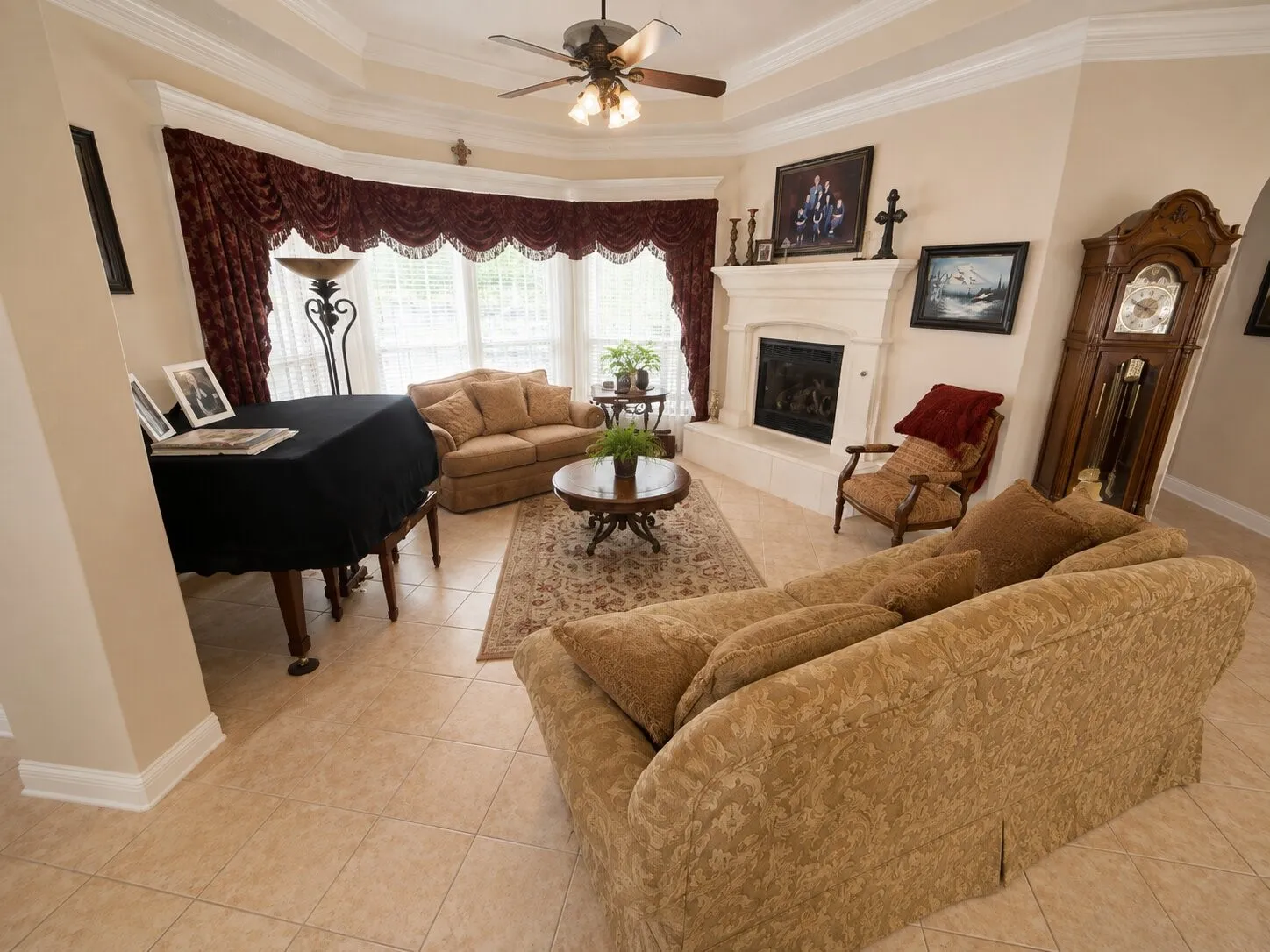 Single Family Residence For Sale in Parker County , 570 Harmony Circle, Weatherford, Texas 76087, 4 Bedroom, 4 Bathroom, 2 Garage spaces, 4,460 Sqft, built in 2006, mls#21404739, Real Estate Agent in Weatherford, Homes For Sale in Parker county, Homes For Sale in Weatherford, Realtor in Weatherford Texas, Real Estate Brokerage Independent Realty Texas, Luminita Cordes Realtor