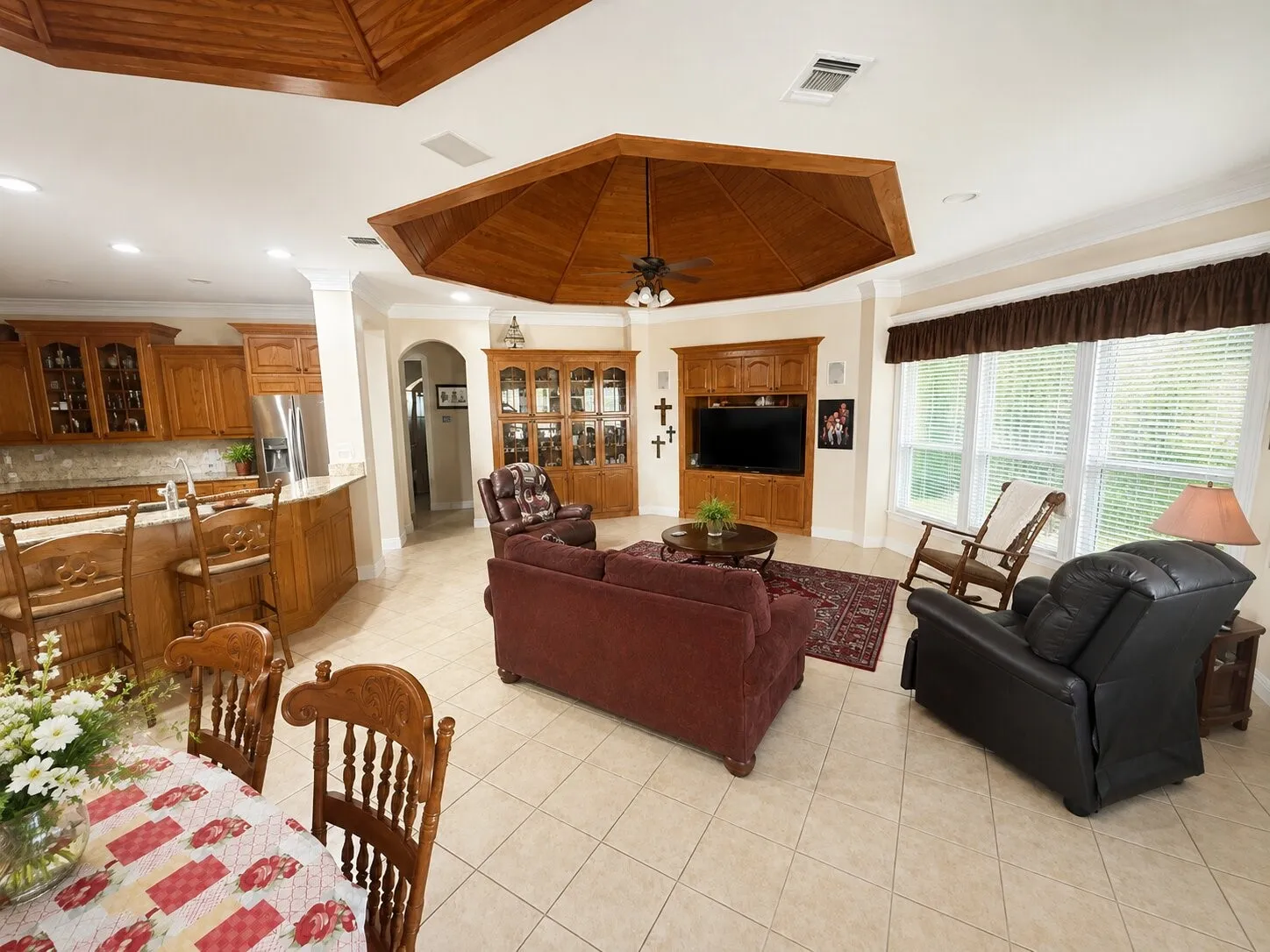 Single Family Residence For Sale in Parker County , 570 Harmony Circle, Weatherford, Texas 76087, 4 Bedroom, 4 Bathroom, 2 Garage spaces, 4,460 Sqft, built in 2006, mls#21404739, Real Estate Agent in Weatherford, Homes For Sale in Parker county, Homes For Sale in Weatherford, Realtor in Weatherford Texas, Real Estate Brokerage Independent Realty Texas, Luminita Cordes Realtor