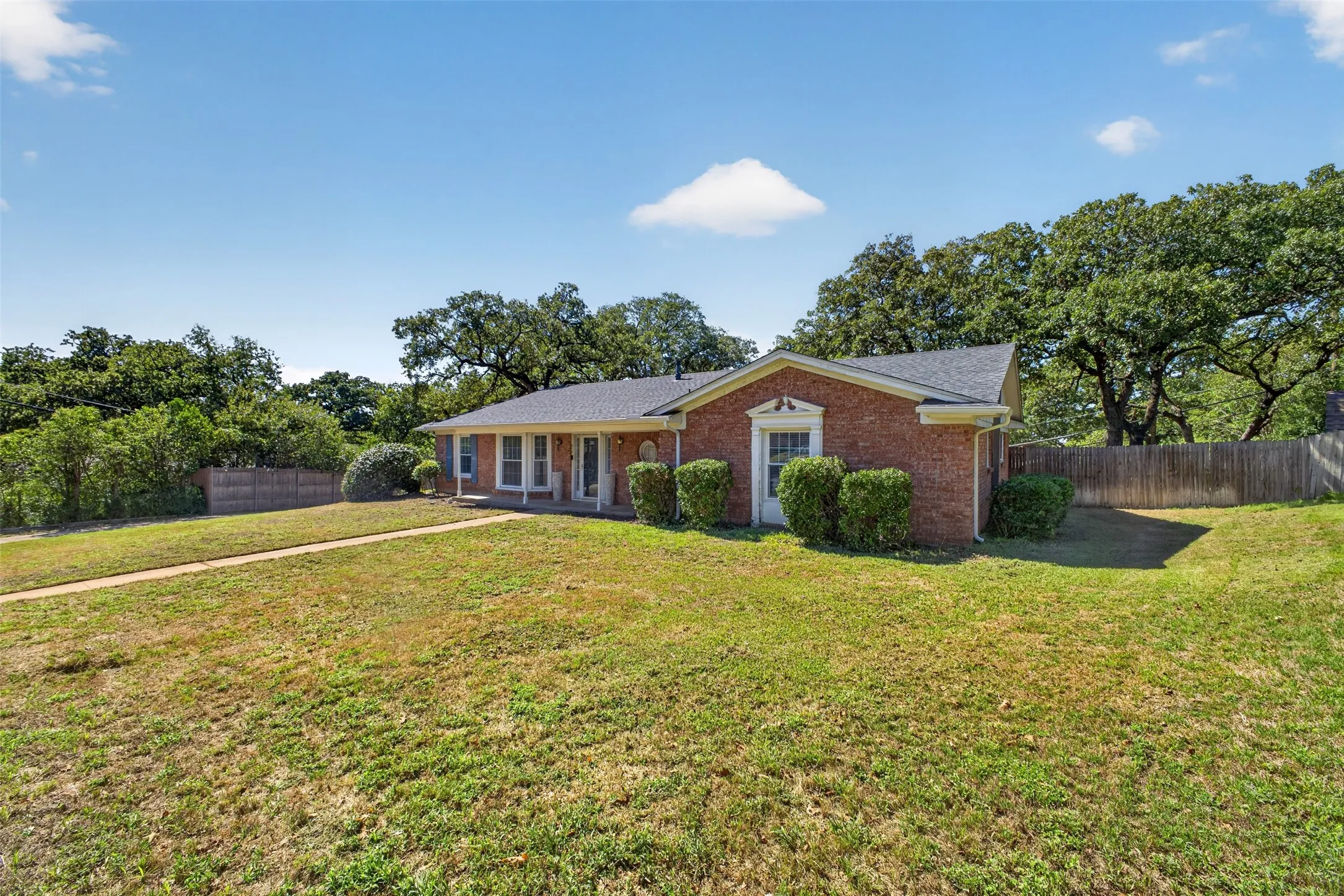 Single Family Residence For Sale in Tarrant County , 6109 Price Drive, North Richland Hills, Texas 76180, 5 Bedroom, 3 Bathroom, 2 Garage spaces, 2,484 Sqft, built in 1966, mls#21402193, Real Estate Agent in North Richland Hills, Homes For Sale in Tarrant county, Homes For Sale in North Richland Hills, Realtor in North Richland Hills Texas, Real Estate Brokerage Independent Realty Texas, Luminita Cordes Realtor