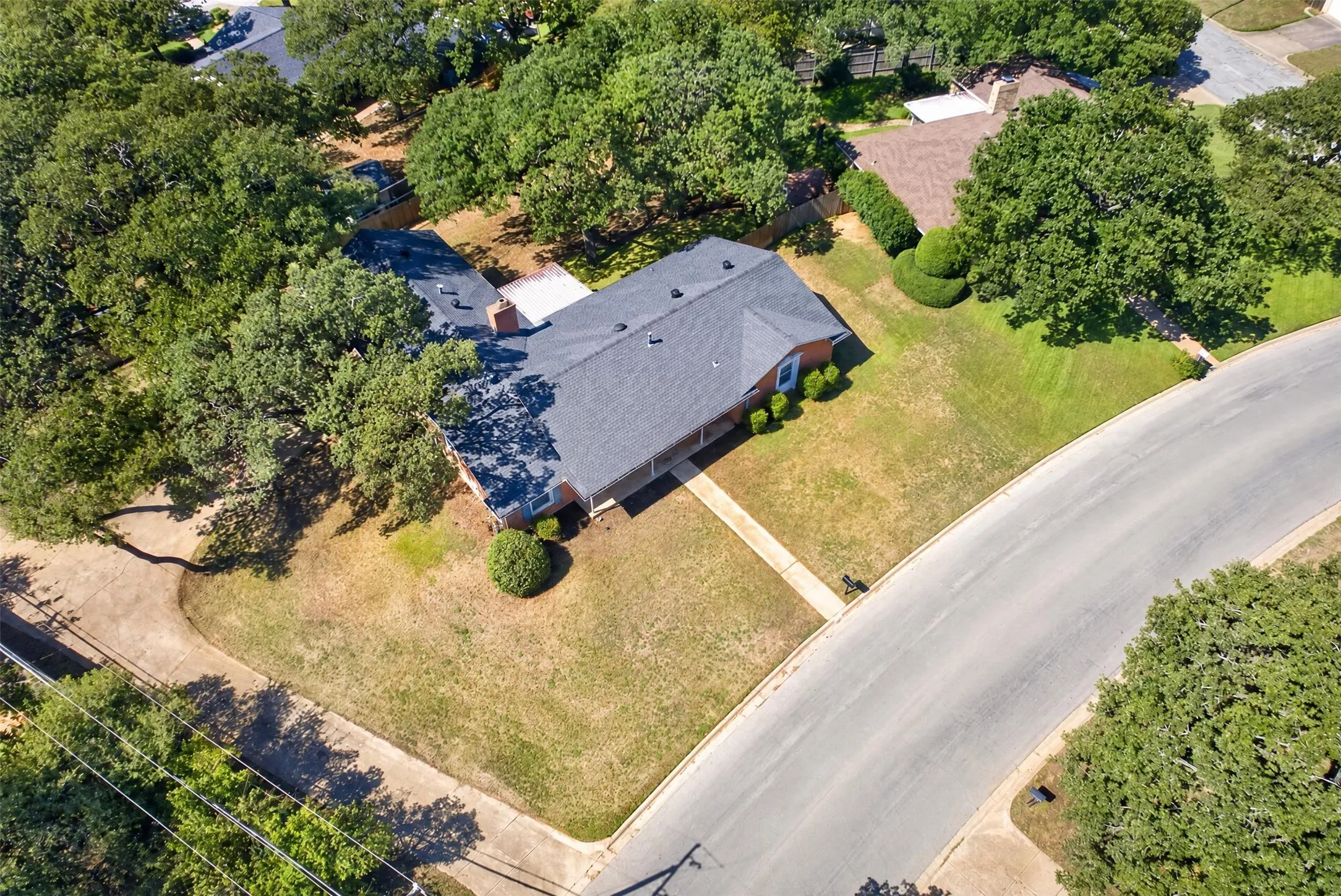 Single Family Residence For Sale in Tarrant County , 6109 Price Drive, North Richland Hills, Texas 76180, 5 Bedroom, 3 Bathroom, 2 Garage spaces, 2,484 Sqft, built in 1966, mls#21402193, Real Estate Agent in North Richland Hills, Homes For Sale in Tarrant county, Homes For Sale in North Richland Hills, Realtor in North Richland Hills Texas, Real Estate Brokerage Independent Realty Texas, Luminita Cordes Realtor