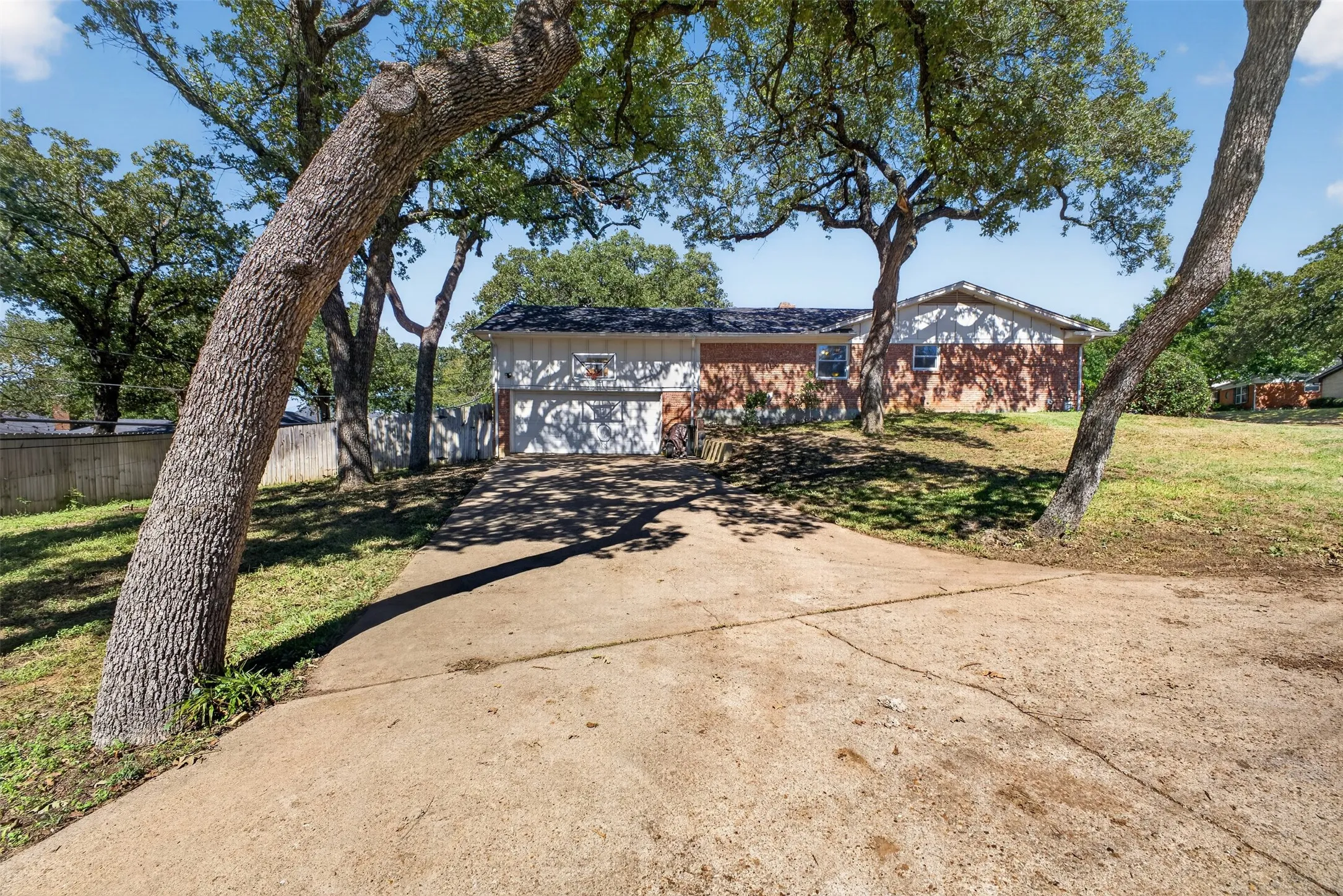 Single Family Residence For Sale in Tarrant County , 6109 Price Drive, North Richland Hills, Texas 76180, 5 Bedroom, 3 Bathroom, 2 Garage spaces, 2,484 Sqft, built in 1966, mls#21402193, Real Estate Agent in North Richland Hills, Homes For Sale in Tarrant county, Homes For Sale in North Richland Hills, Realtor in North Richland Hills Texas, Real Estate Brokerage Independent Realty Texas, Luminita Cordes Realtor
