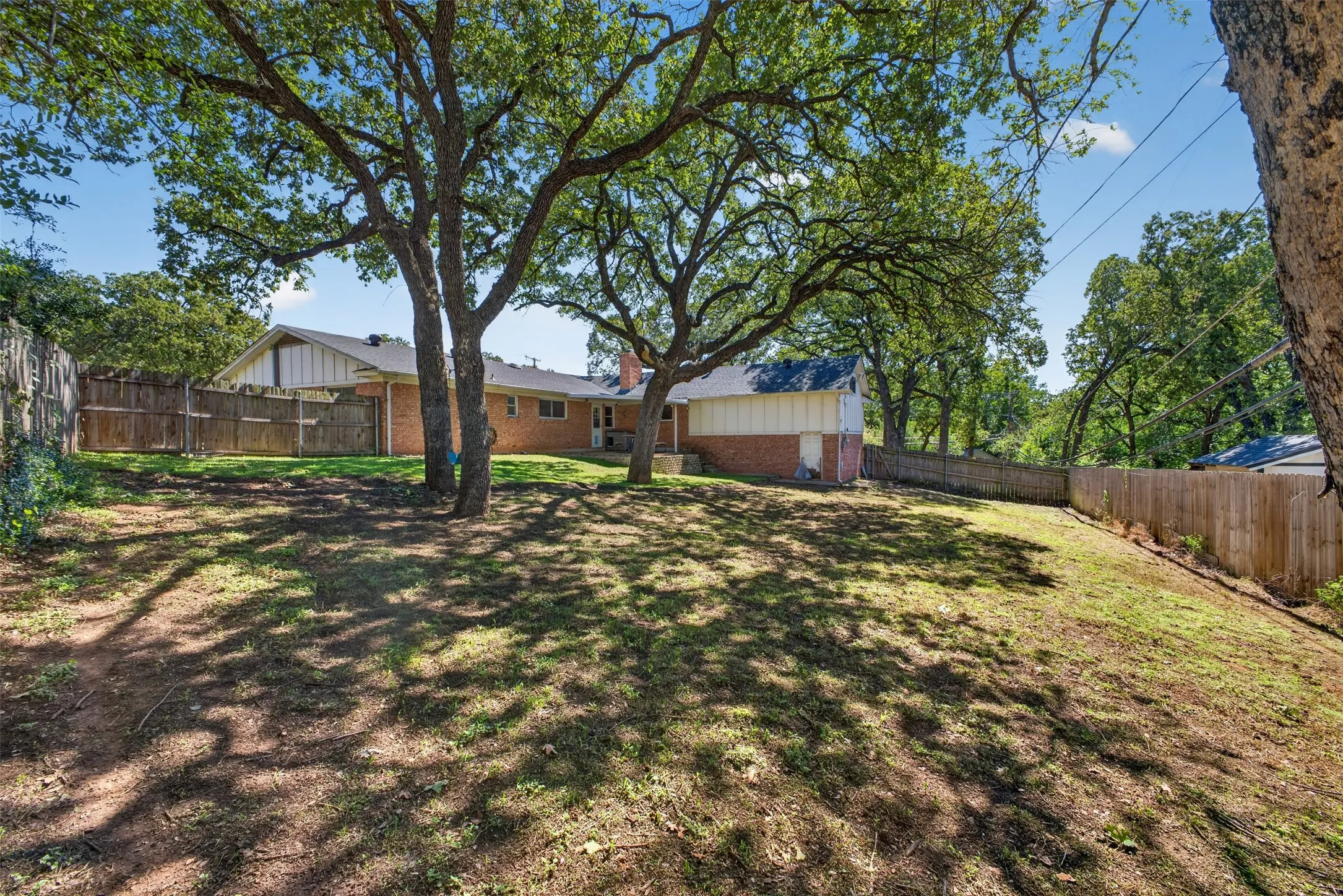 Single Family Residence For Sale in Tarrant County , 6109 Price Drive, North Richland Hills, Texas 76180, 5 Bedroom, 3 Bathroom, 2 Garage spaces, 2,484 Sqft, built in 1966, mls#21402193, Real Estate Agent in North Richland Hills, Homes For Sale in Tarrant county, Homes For Sale in North Richland Hills, Realtor in North Richland Hills Texas, Real Estate Brokerage Independent Realty Texas, Luminita Cordes Realtor