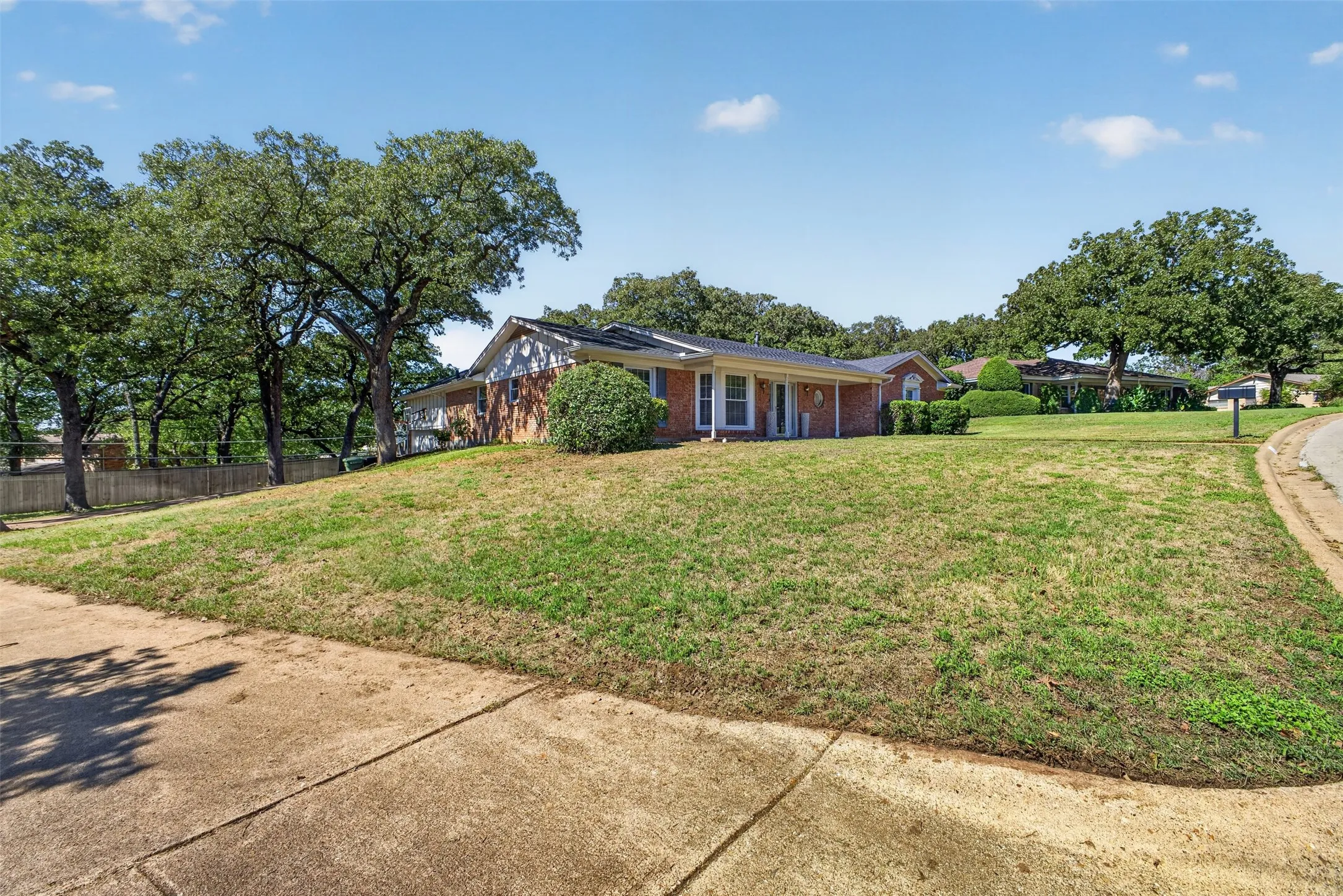 Single Family Residence For Sale in Tarrant County , 6109 Price Drive, North Richland Hills, Texas 76180, 5 Bedroom, 3 Bathroom, 2 Garage spaces, 2,484 Sqft, built in 1966, mls#21402193, Real Estate Agent in North Richland Hills, Homes For Sale in Tarrant county, Homes For Sale in North Richland Hills, Realtor in North Richland Hills Texas, Real Estate Brokerage Independent Realty Texas, Luminita Cordes Realtor