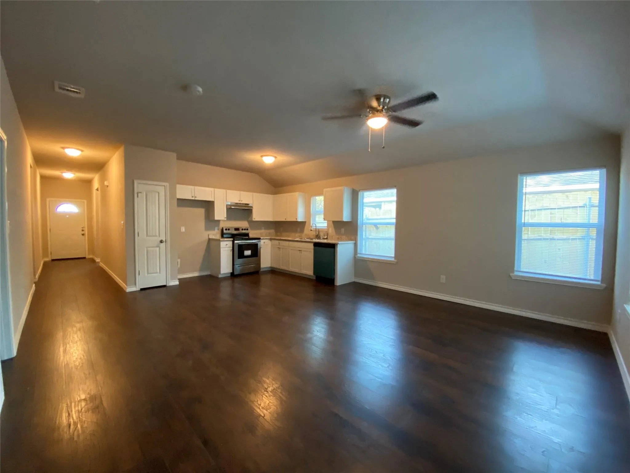 Single Family Residence For Rent in Tarrant County , 1304 E Magnolia Avenue, Fort Worth, Texas 76104, 3 Bedroom, 2 Bathroom, 1 Garage spaces, 1,216 Sqft, built in 2019, mls#21404742, Real Estate Agent in Fort Worth, Homes For Rent in Tarrant county, Homes For Rent in Fort Worth, Realtor in Fort Worth Texas, Real Estate Brokerage Independent Realty Texas, Luminita Cordes Realtor