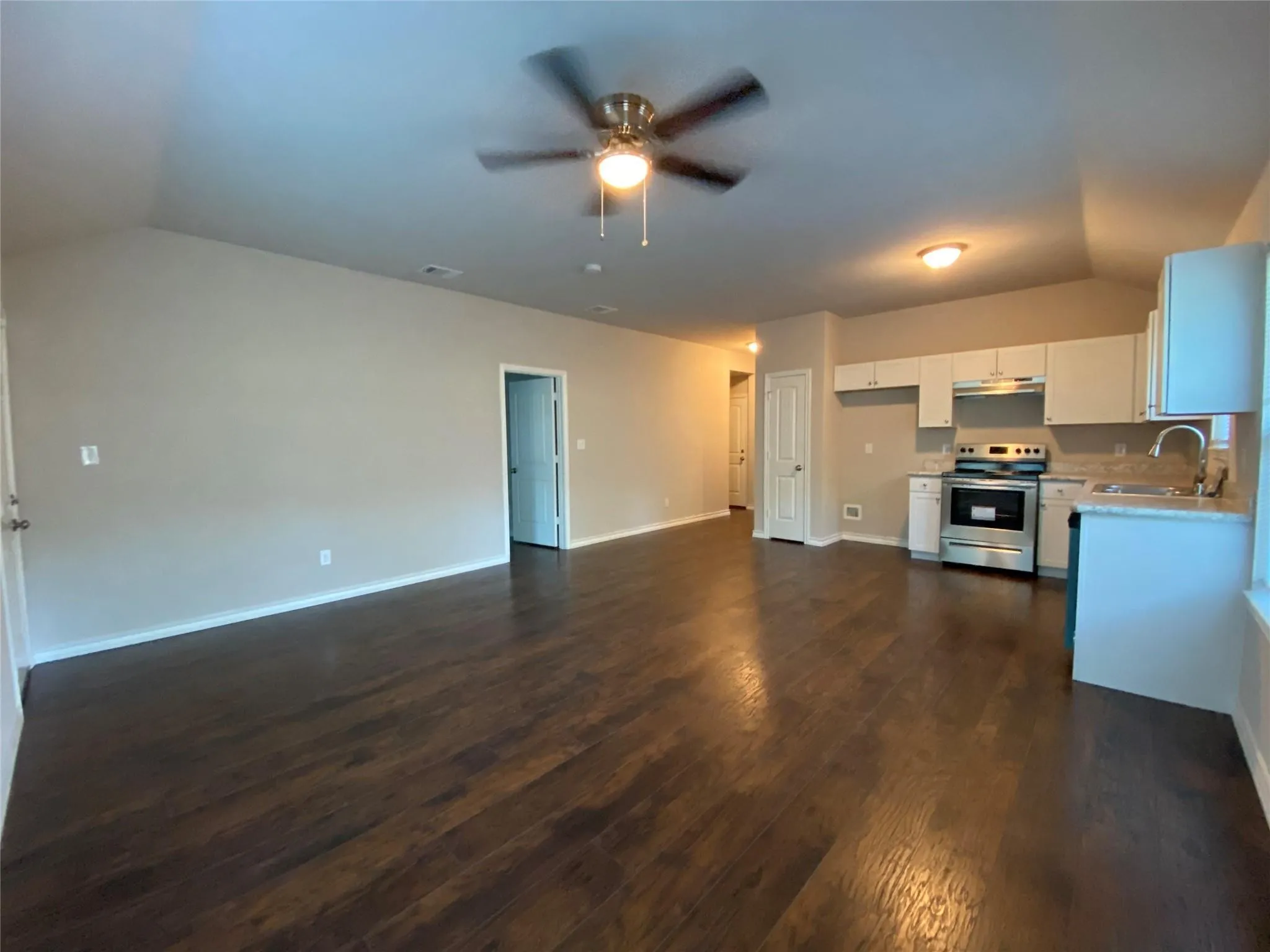 Single Family Residence For Rent in Tarrant County , 1304 E Magnolia Avenue, Fort Worth, Texas 76104, 3 Bedroom, 2 Bathroom, 1 Garage spaces, 1,216 Sqft, built in 2019, mls#21404742, Real Estate Agent in Fort Worth, Homes For Rent in Tarrant county, Homes For Rent in Fort Worth, Realtor in Fort Worth Texas, Real Estate Brokerage Independent Realty Texas, Luminita Cordes Realtor