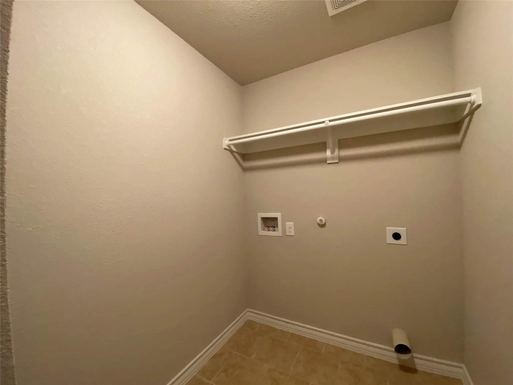 Single Family Residence For Rent in Tarrant County , 1304 E Magnolia Avenue, Fort Worth, Texas 76104, 3 Bedroom, 2 Bathroom, 1 Garage spaces, 1,216 Sqft, built in 2019, mls#21404742, Real Estate Agent in Fort Worth, Homes For Rent in Tarrant county, Homes For Rent in Fort Worth, Realtor in Fort Worth Texas, Real Estate Brokerage Independent Realty Texas, Luminita Cordes Realtor