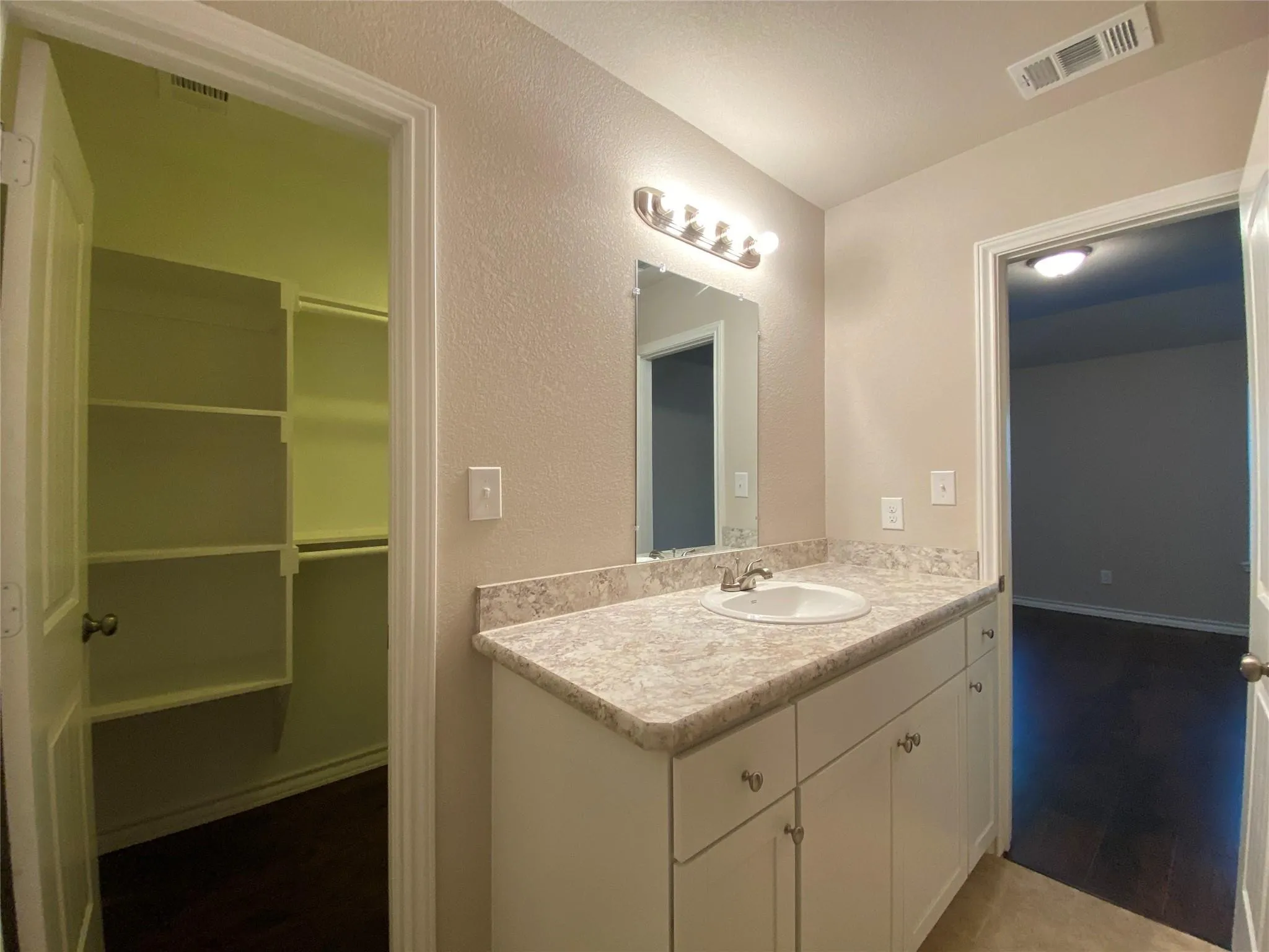 Single Family Residence For Rent in Tarrant County , 1304 E Magnolia Avenue, Fort Worth, Texas 76104, 3 Bedroom, 2 Bathroom, 1 Garage spaces, 1,216 Sqft, built in 2019, mls#21404742, Real Estate Agent in Fort Worth, Homes For Rent in Tarrant county, Homes For Rent in Fort Worth, Realtor in Fort Worth Texas, Real Estate Brokerage Independent Realty Texas, Luminita Cordes Realtor