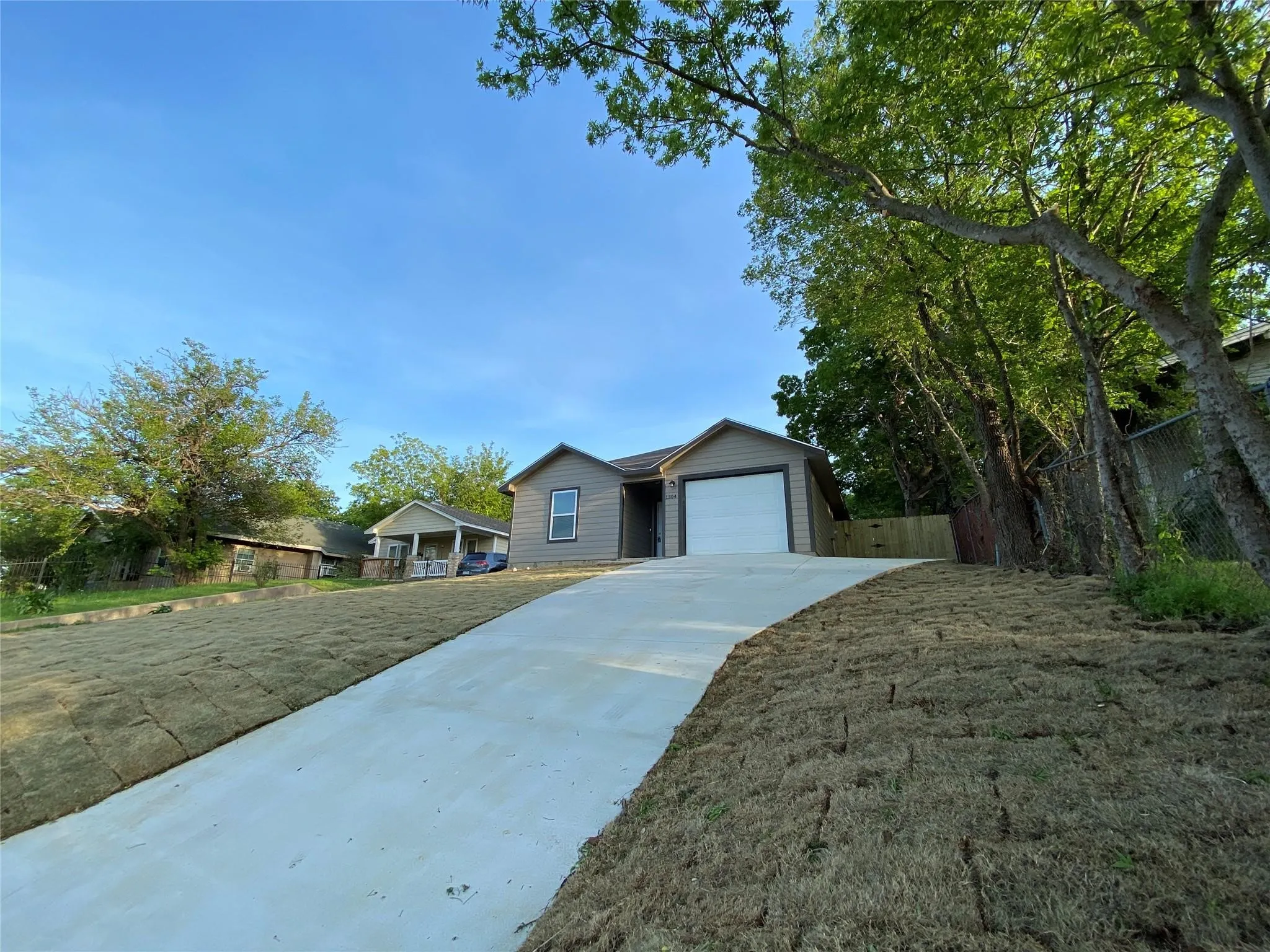 Single Family Residence For Rent in Tarrant County , 1304 E Magnolia Avenue, Fort Worth, Texas 76104, 3 Bedroom, 2 Bathroom, 1 Garage spaces, 1,216 Sqft, built in 2019, mls#21404742, Real Estate Agent in Fort Worth, Homes For Rent in Tarrant county, Homes For Rent in Fort Worth, Realtor in Fort Worth Texas, Real Estate Brokerage Independent Realty Texas, Luminita Cordes Realtor