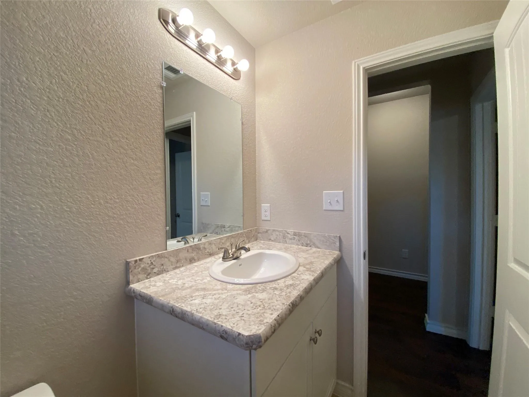 Single Family Residence For Rent in Tarrant County , 1304 E Magnolia Avenue, Fort Worth, Texas 76104, 3 Bedroom, 2 Bathroom, 1 Garage spaces, 1,216 Sqft, built in 2019, mls#21404742, Real Estate Agent in Fort Worth, Homes For Rent in Tarrant county, Homes For Rent in Fort Worth, Realtor in Fort Worth Texas, Real Estate Brokerage Independent Realty Texas, Luminita Cordes Realtor