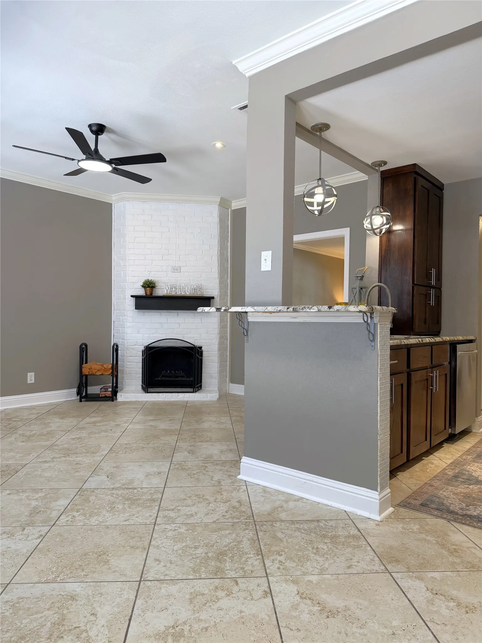 Townhouse For Rent in Dallas County , 625 Trailwood Court, Garland, Texas 75043, 3 Bedroom, 3 Bathroom, Garage spaces, 1,584 Sqft, built in 1973, mls#21404749, Real Estate Agent in Garland, Homes For Rent in Dallas county, Homes For Rent in Garland, Realtor in Garland Texas, Real Estate Brokerage Independent Realty Texas, Luminita Cordes Realtor