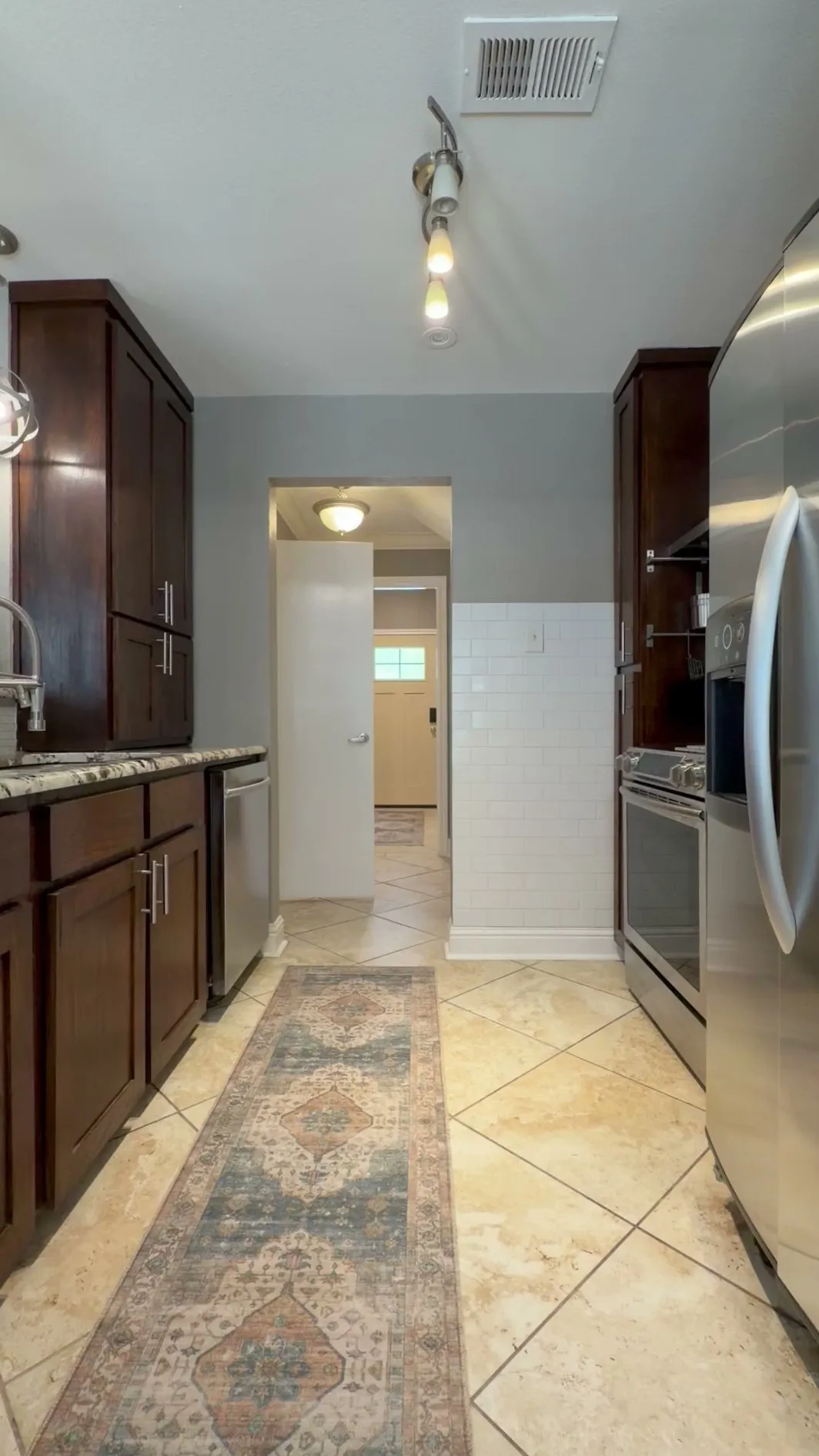 Townhouse For Rent in Dallas County , 625 Trailwood Court, Garland, Texas 75043, 3 Bedroom, 3 Bathroom, Garage spaces, 1,584 Sqft, built in 1973, mls#21404749, Real Estate Agent in Garland, Homes For Rent in Dallas county, Homes For Rent in Garland, Realtor in Garland Texas, Real Estate Brokerage Independent Realty Texas, Luminita Cordes Realtor