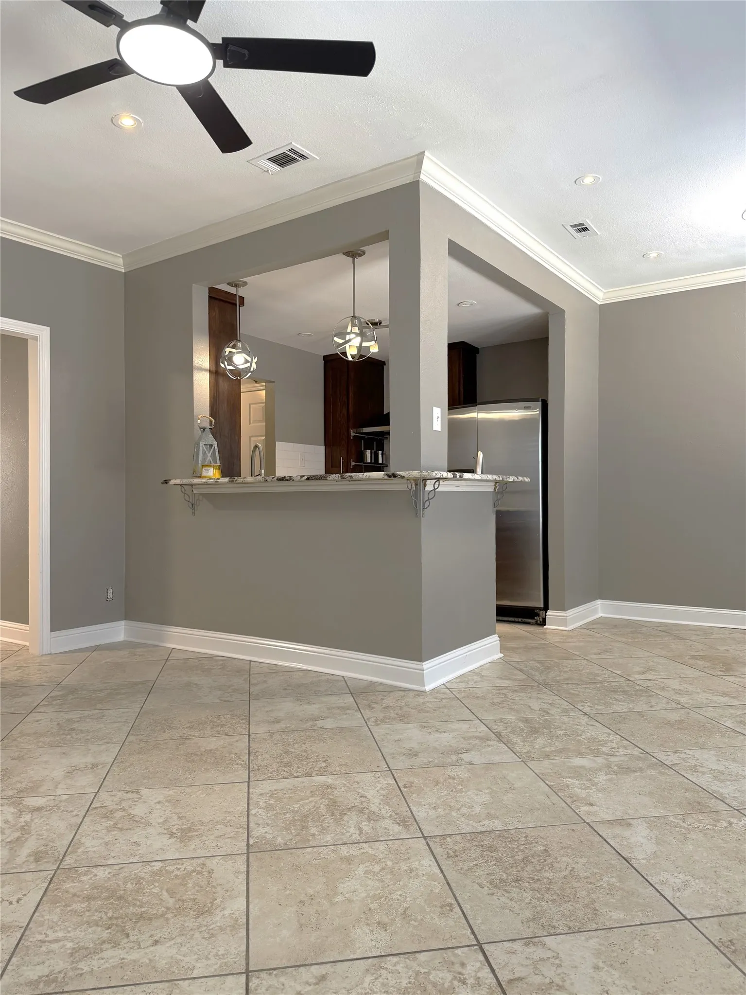 Townhouse For Rent in Dallas County , 625 Trailwood Court, Garland, Texas 75043, 3 Bedroom, 3 Bathroom, Garage spaces, 1,584 Sqft, built in 1973, mls#21404749, Real Estate Agent in Garland, Homes For Rent in Dallas county, Homes For Rent in Garland, Realtor in Garland Texas, Real Estate Brokerage Independent Realty Texas, Luminita Cordes Realtor
