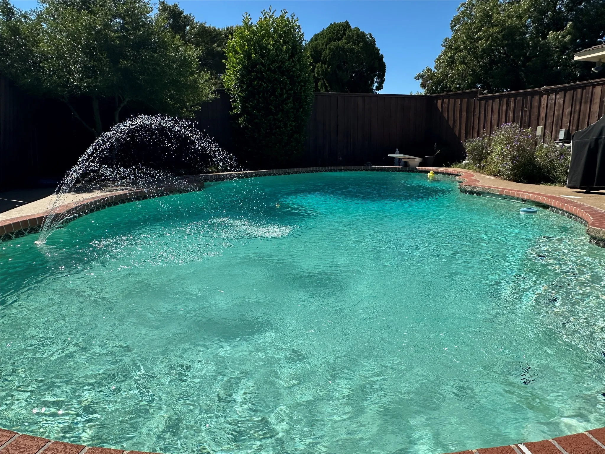 Single Family Residence For Sale in Dallas County , 7310 Whispering Pines Drive, Dallas, Texas 75248, 4 Bedroom, 3 Bathroom, 2 Garage spaces, 2,376 Sqft, built in 1971, mls#21404175, Real Estate Agent in Dallas, Homes For Sale in Dallas county, Homes For Sale in Dallas, Realtor in Dallas Texas, Real Estate Brokerage Independent Realty Texas, Luminita Cordes Realtor