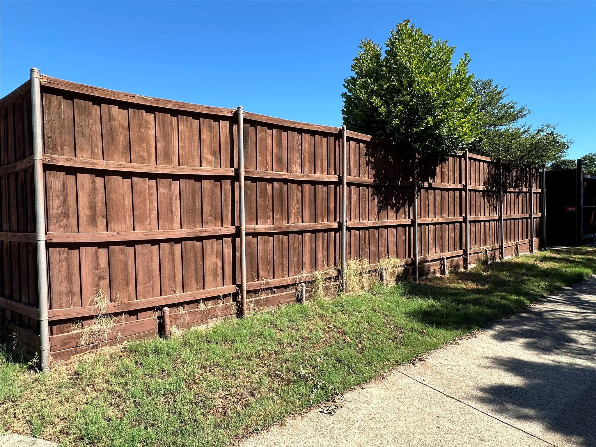 Single Family Residence For Sale in Dallas County , 7310 Whispering Pines Drive, Dallas, Texas 75248, 4 Bedroom, 3 Bathroom, 2 Garage spaces, 2,376 Sqft, built in 1971, mls#21404175, Real Estate Agent in Dallas, Homes For Sale in Dallas county, Homes For Sale in Dallas, Realtor in Dallas Texas, Real Estate Brokerage Independent Realty Texas, Luminita Cordes Realtor
