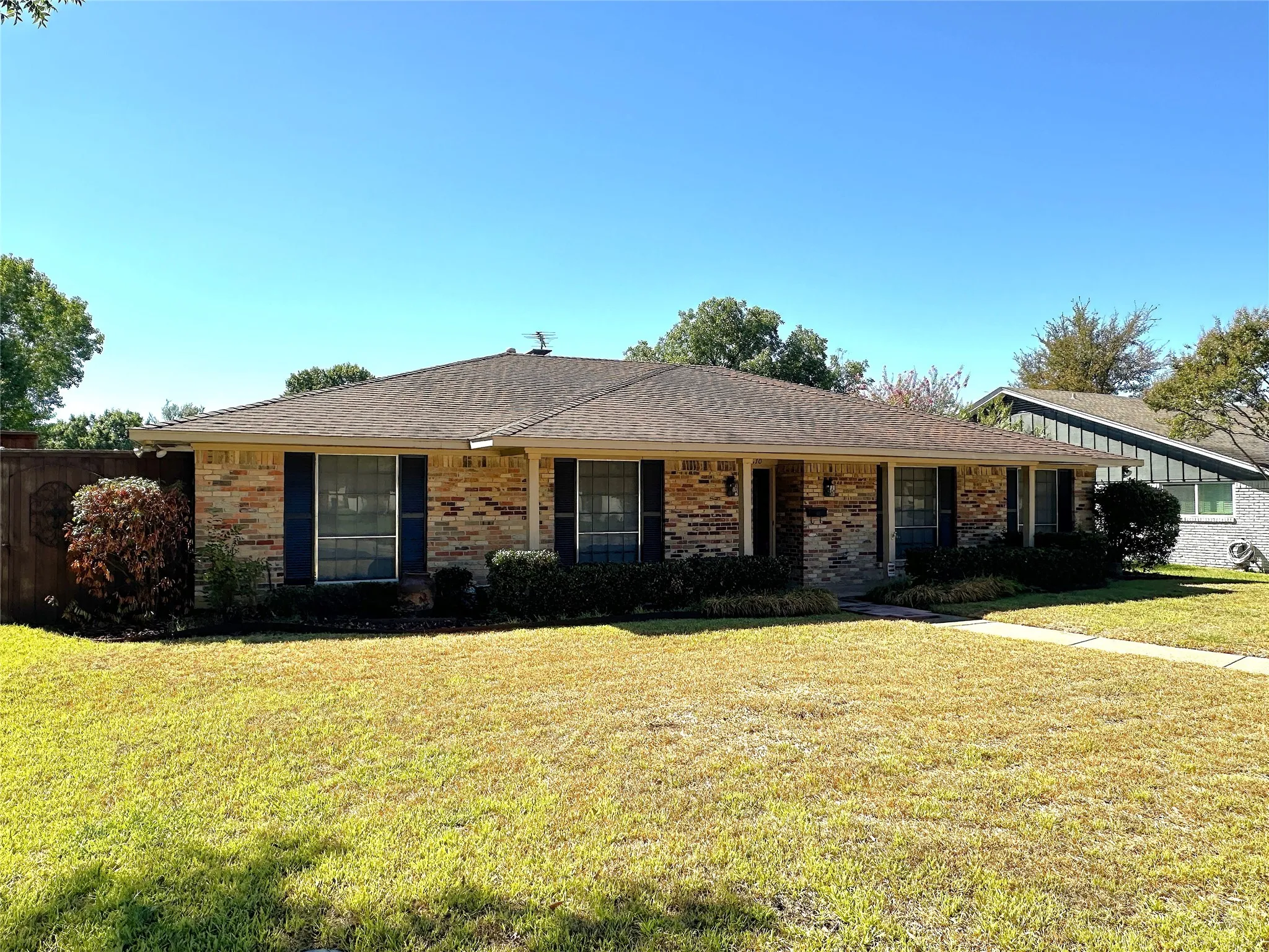 Single Family Residence For Sale in Dallas County , 7310 Whispering Pines Drive, Dallas, Texas 75248, 4 Bedroom, 3 Bathroom, 2 Garage spaces, 2,376 Sqft, built in 1971, mls#21404175, Real Estate Agent in Dallas, Homes For Sale in Dallas county, Homes For Sale in Dallas, Realtor in Dallas Texas, Real Estate Brokerage Independent Realty Texas, Luminita Cordes Realtor