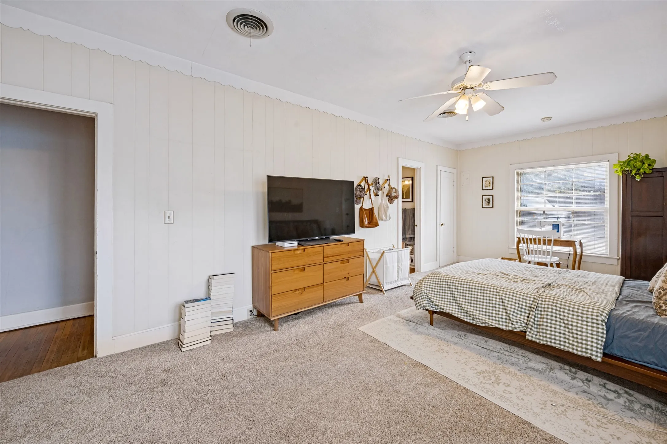 Duplex For Sale in Tarrant County , 2619 S Adams, Fort Worth, Texas 76110, 4 Bedroom, 3 Bathroom, 2 Garage spaces, 2,374 Sqft, built in 1929, mls#21397301, Real Estate Agent in Fort Worth, Homes For Sale in Tarrant county, Homes For Sale in Fort Worth, Realtor in Fort Worth Texas, Real Estate Brokerage Independent Realty Texas, Luminita Cordes Realtor