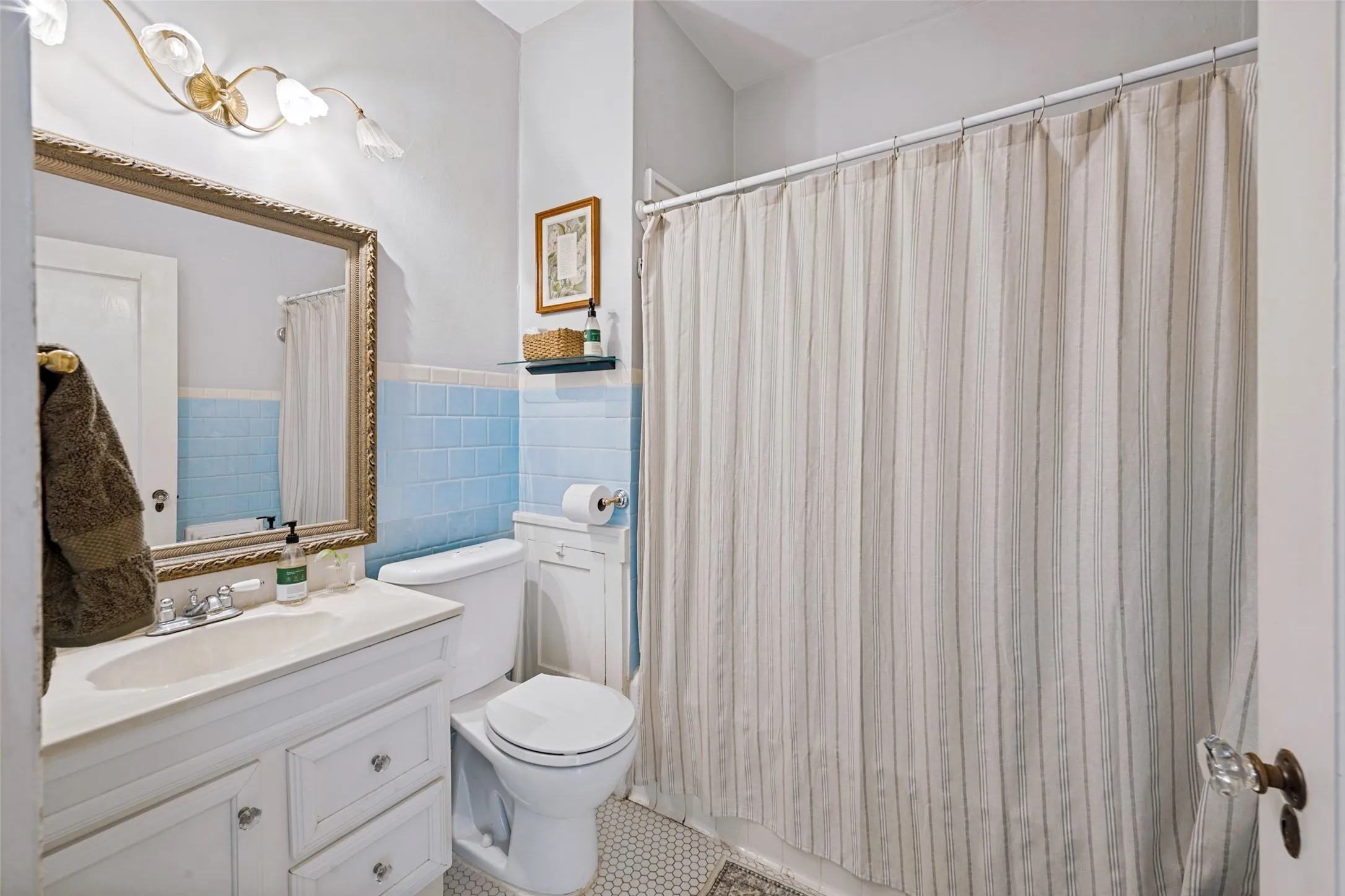 Duplex For Sale in Tarrant County , 2619 S Adams, Fort Worth, Texas 76110, 4 Bedroom, 3 Bathroom, 2 Garage spaces, 2,374 Sqft, built in 1929, mls#21397301, Real Estate Agent in Fort Worth, Homes For Sale in Tarrant county, Homes For Sale in Fort Worth, Realtor in Fort Worth Texas, Real Estate Brokerage Independent Realty Texas, Luminita Cordes Realtor