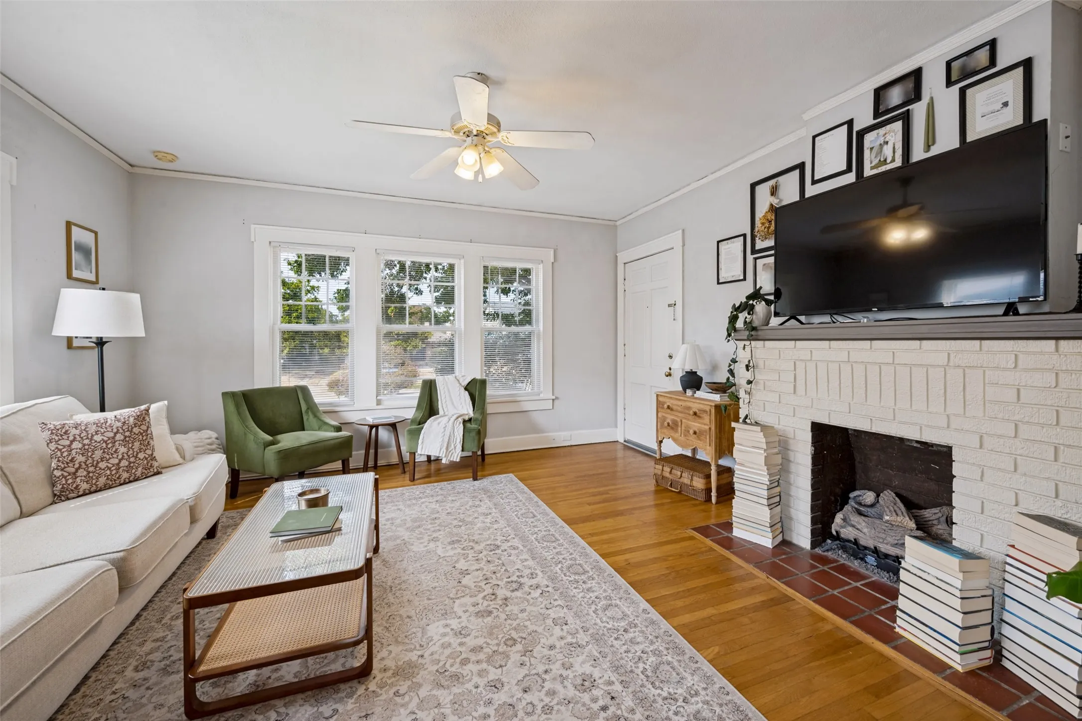 Duplex For Sale in Tarrant County , 2619 S Adams, Fort Worth, Texas 76110, 4 Bedroom, 3 Bathroom, 2 Garage spaces, 2,374 Sqft, built in 1929, mls#21397301, Real Estate Agent in Fort Worth, Homes For Sale in Tarrant county, Homes For Sale in Fort Worth, Realtor in Fort Worth Texas, Real Estate Brokerage Independent Realty Texas, Luminita Cordes Realtor