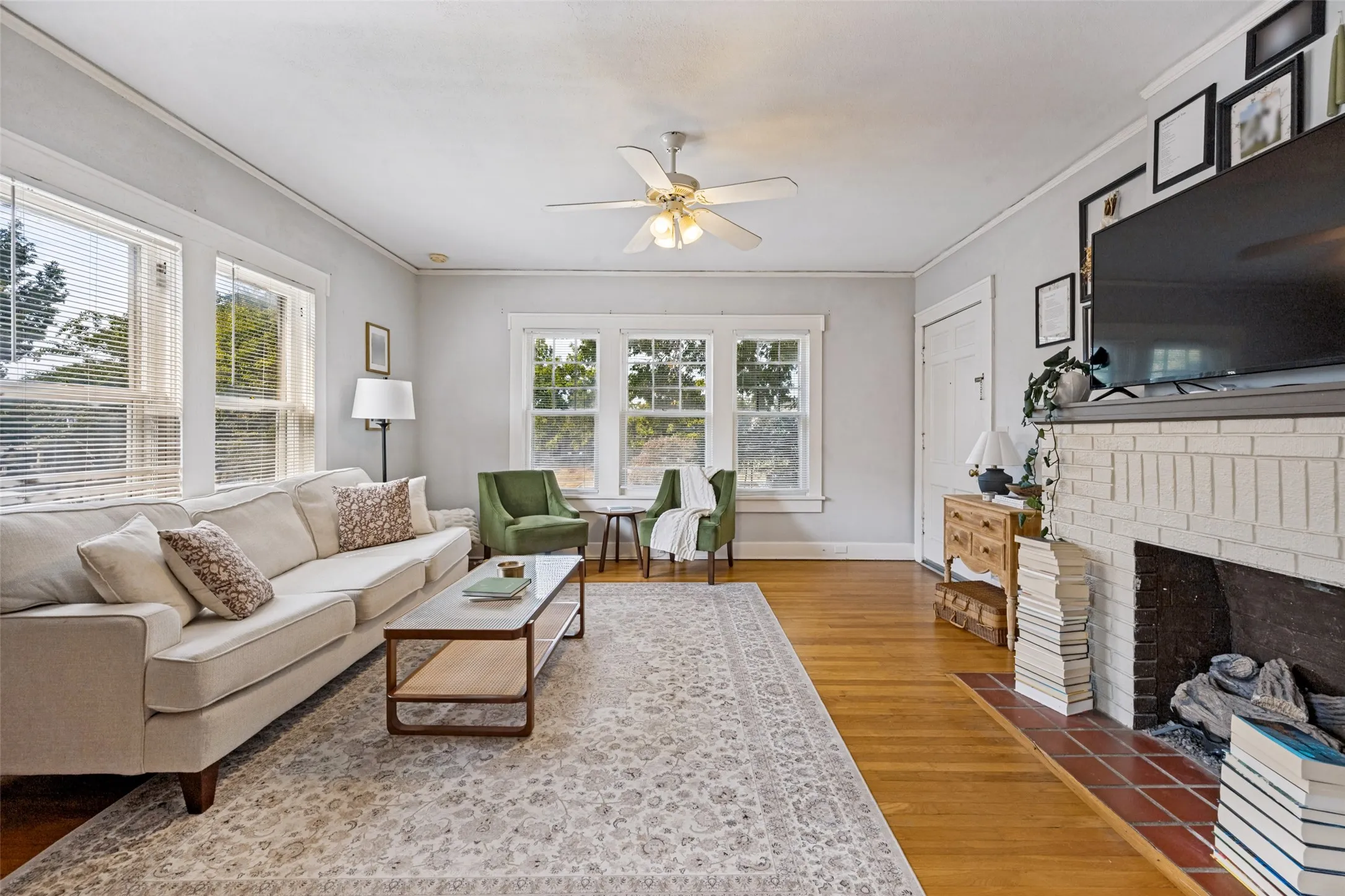 Duplex For Sale in Tarrant County , 2619 S Adams, Fort Worth, Texas 76110, 4 Bedroom, 3 Bathroom, 2 Garage spaces, 2,374 Sqft, built in 1929, mls#21397301, Real Estate Agent in Fort Worth, Homes For Sale in Tarrant county, Homes For Sale in Fort Worth, Realtor in Fort Worth Texas, Real Estate Brokerage Independent Realty Texas, Luminita Cordes Realtor