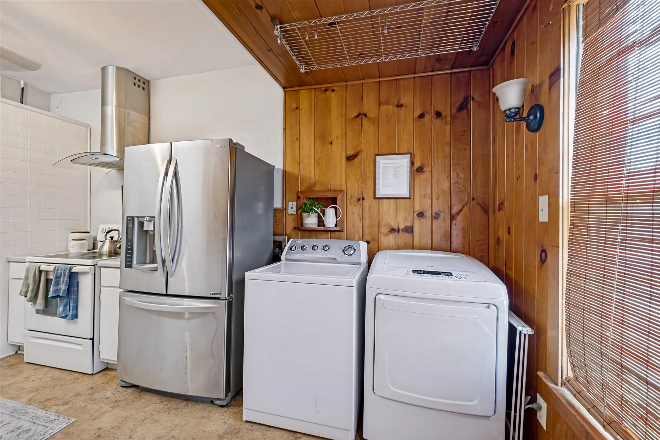 Duplex For Sale in Tarrant County , 2619 S Adams, Fort Worth, Texas 76110, 4 Bedroom, 3 Bathroom, 2 Garage spaces, 2,374 Sqft, built in 1929, mls#21397301, Real Estate Agent in Fort Worth, Homes For Sale in Tarrant county, Homes For Sale in Fort Worth, Realtor in Fort Worth Texas, Real Estate Brokerage Independent Realty Texas, Luminita Cordes Realtor