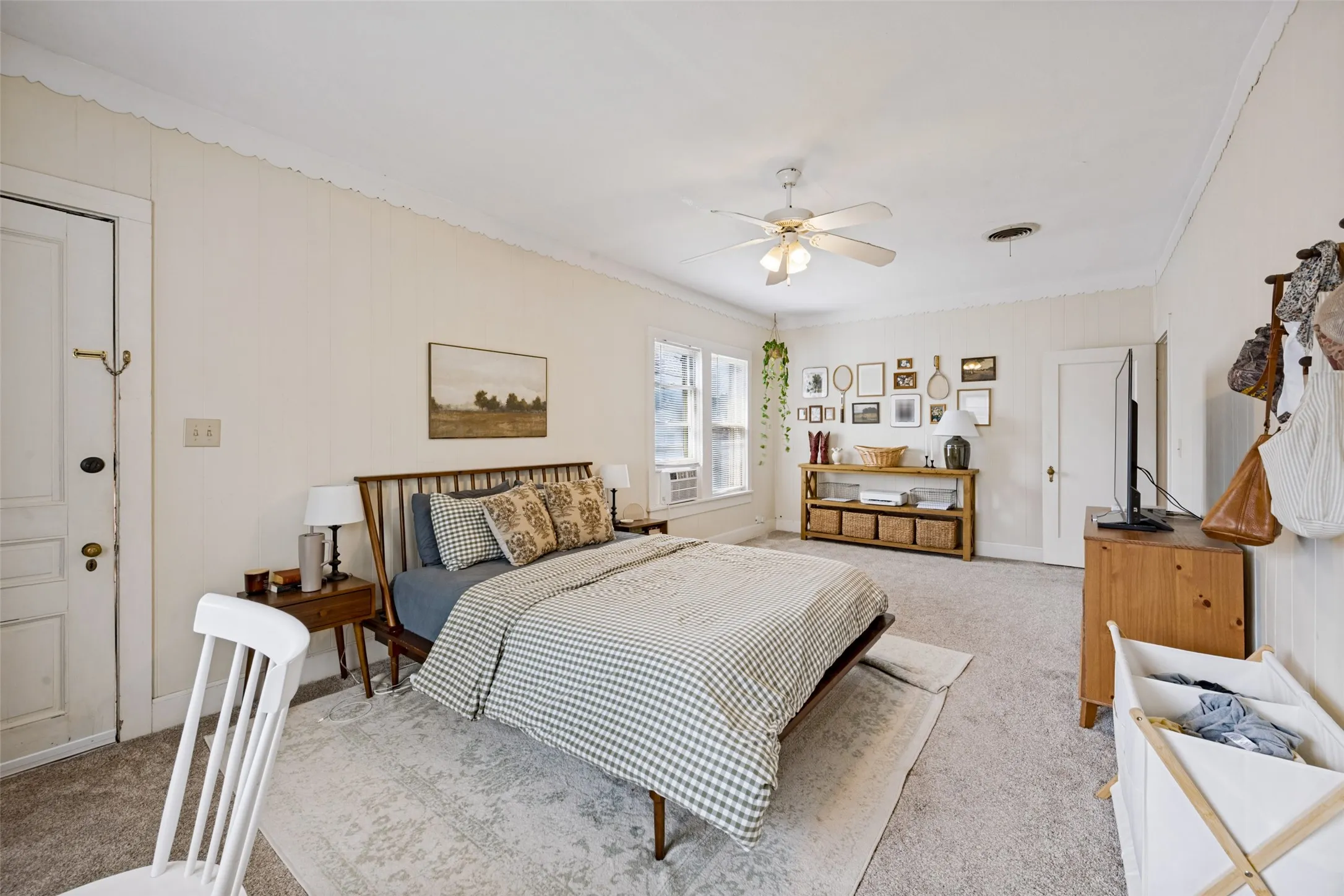 Duplex For Sale in Tarrant County , 2619 S Adams, Fort Worth, Texas 76110, 4 Bedroom, 3 Bathroom, 2 Garage spaces, 2,374 Sqft, built in 1929, mls#21397301, Real Estate Agent in Fort Worth, Homes For Sale in Tarrant county, Homes For Sale in Fort Worth, Realtor in Fort Worth Texas, Real Estate Brokerage Independent Realty Texas, Luminita Cordes Realtor