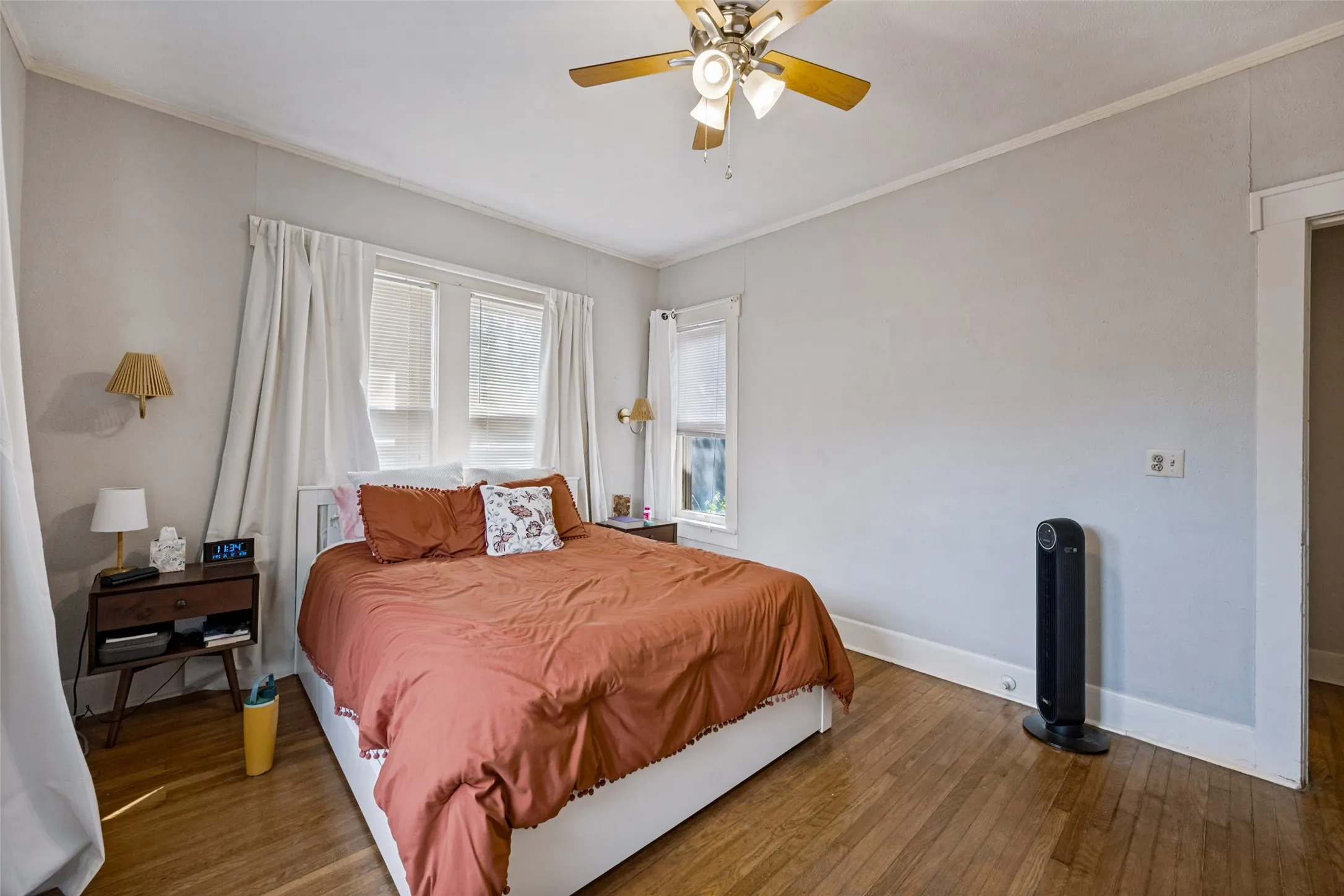 Duplex For Sale in Tarrant County , 2619 S Adams, Fort Worth, Texas 76110, 4 Bedroom, 3 Bathroom, 2 Garage spaces, 2,374 Sqft, built in 1929, mls#21397301, Real Estate Agent in Fort Worth, Homes For Sale in Tarrant county, Homes For Sale in Fort Worth, Realtor in Fort Worth Texas, Real Estate Brokerage Independent Realty Texas, Luminita Cordes Realtor