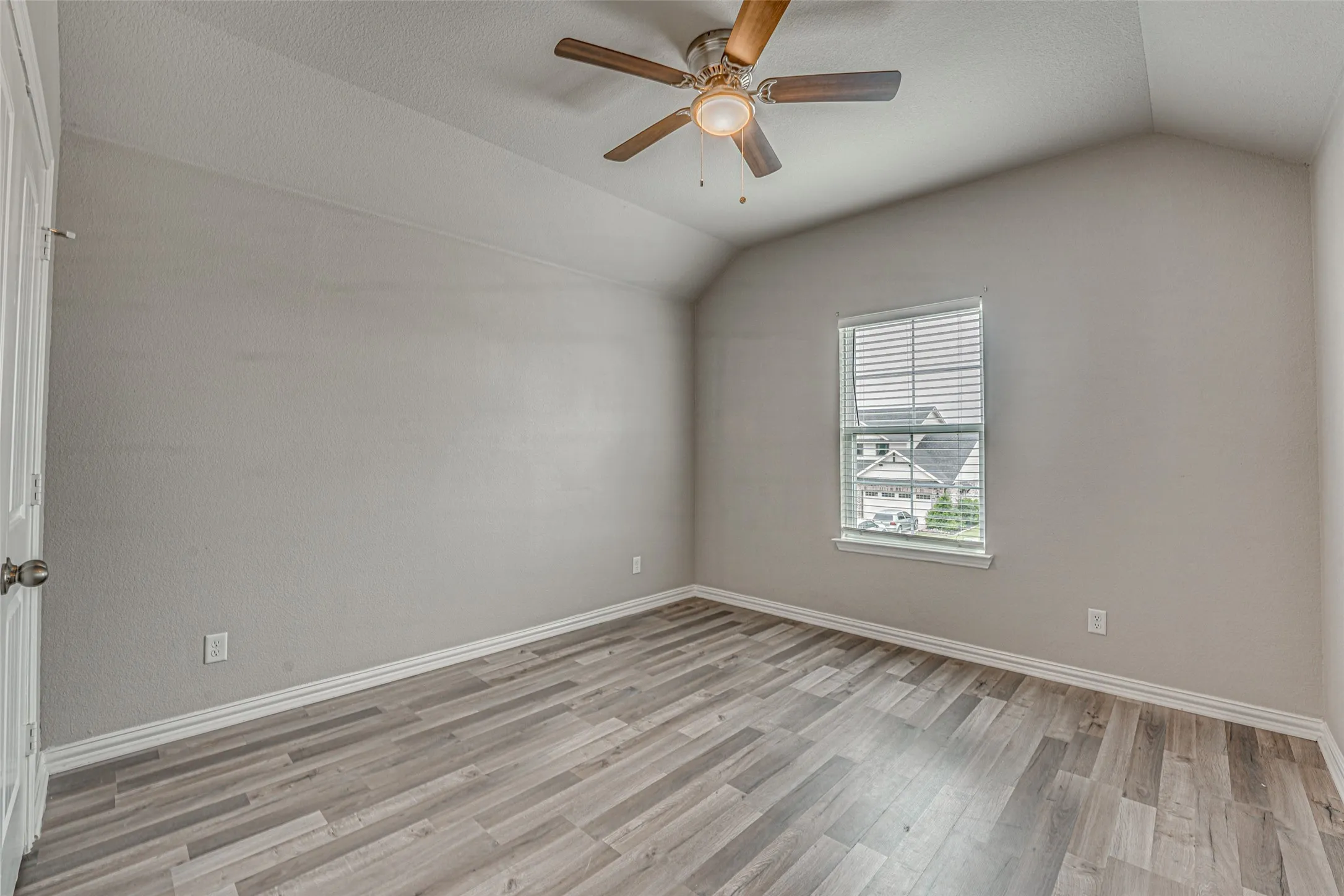 Single Family Residence For Rent in Grayson County , 909 Gambel Drive, Sherman, Texas 75092, 4 Bedroom, 3 Bathroom, 2 Garage spaces, 2,698 Sqft, built in 2021, mls#21403992, Real Estate Agent in Sherman, Homes For Rent in Grayson county, Homes For Rent in Sherman, Realtor in Sherman Texas, Real Estate Brokerage Independent Realty Texas, Luminita Cordes Realtor